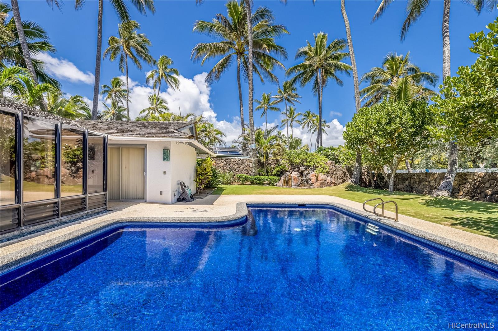 25 Kaumana Place Kailua, HI 96734