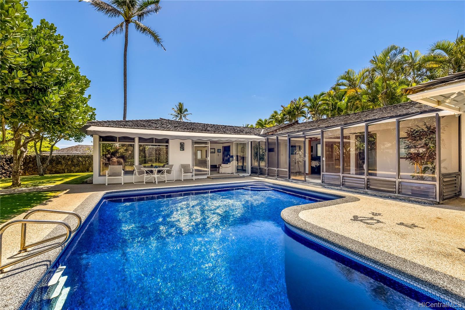 25 Kaumana Place Kailua, HI 96734