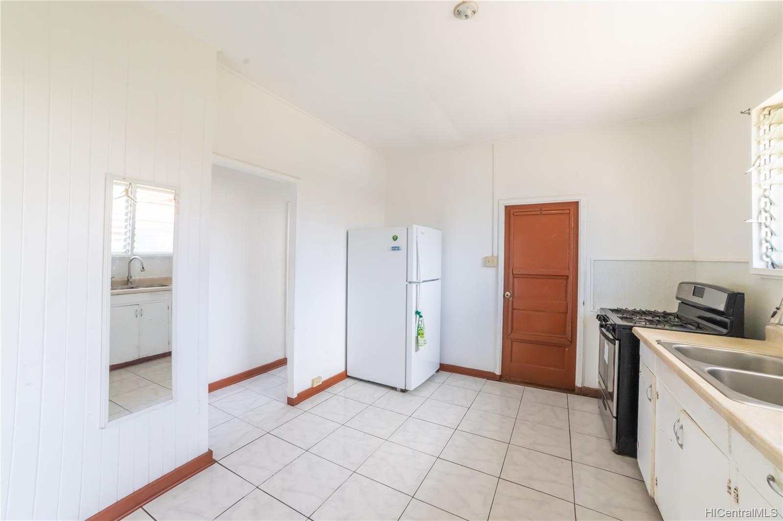 1815 Lanakila Avenue Honolulu, HI 96817