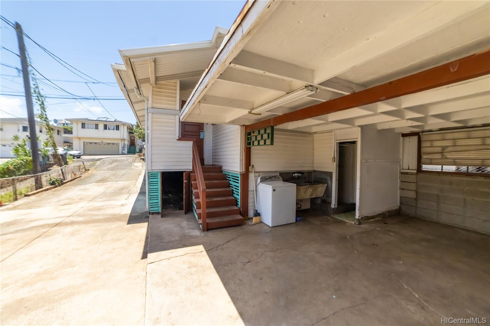 1815 Lanakila Avenue Honolulu, HI 96817