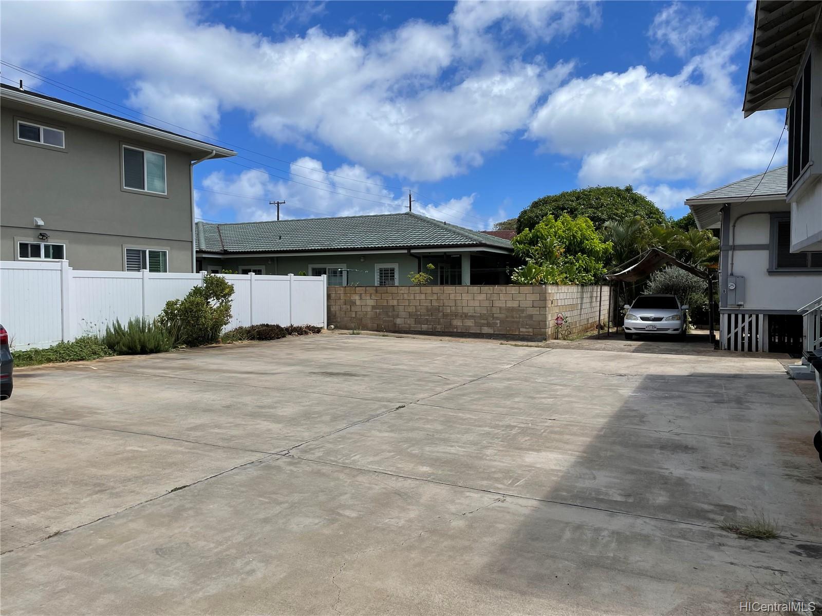 3327 Pahoa Avenue Honolulu, HI 96816