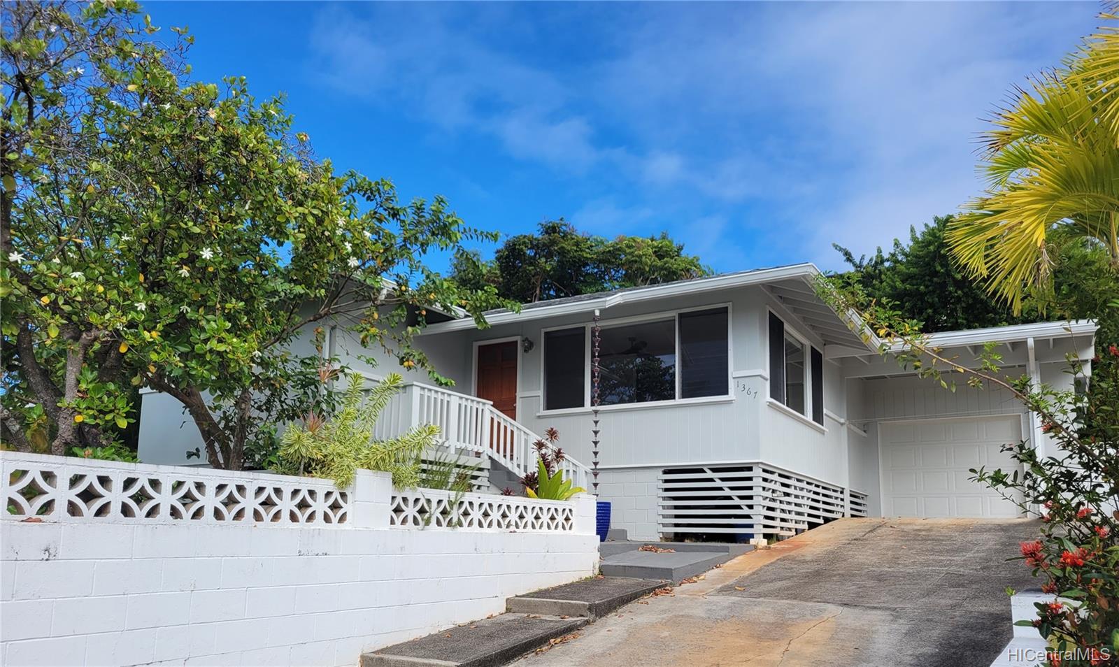 1367 Akalani Loop Kailua, HI 96734