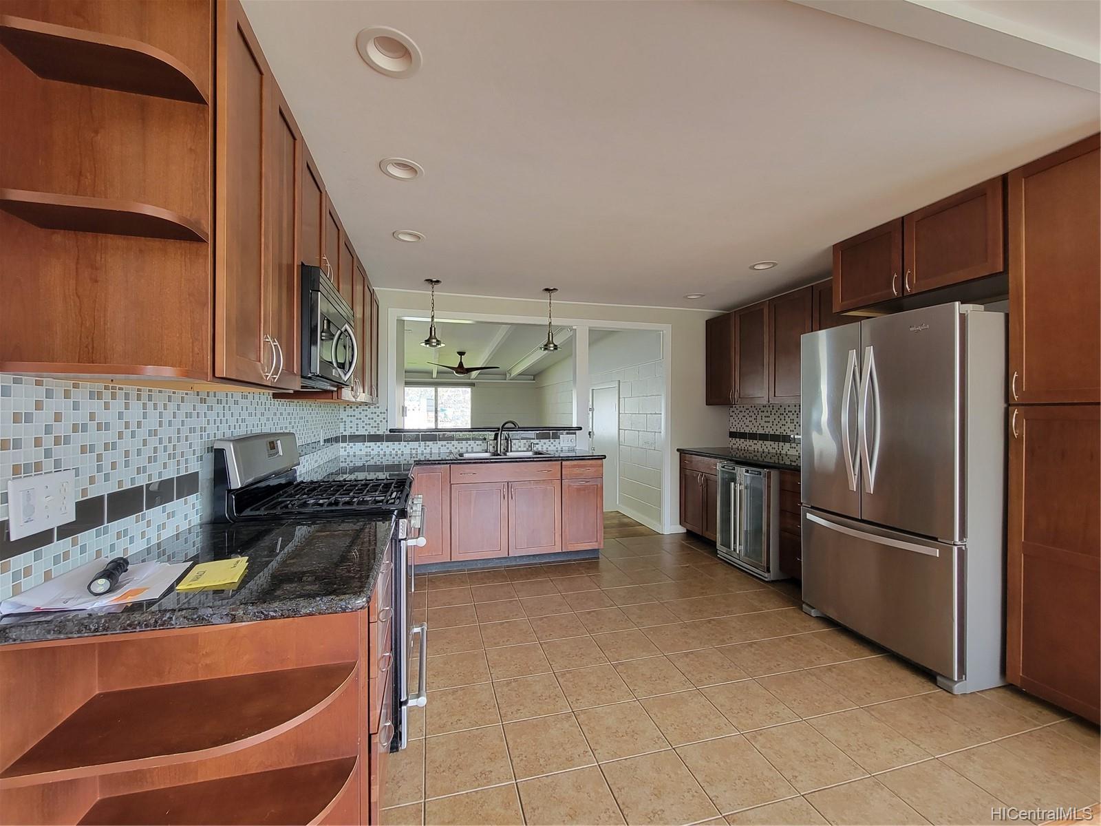 1367 Akalani Loop Kailua, HI 96734