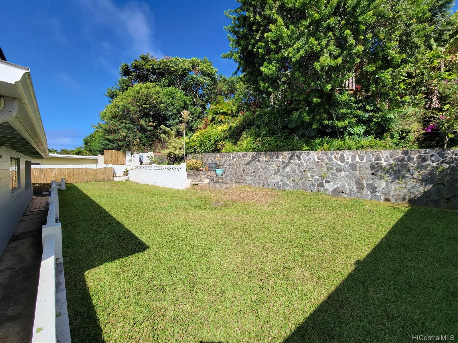 1367 Akalani Loop Kailua, HI 96734