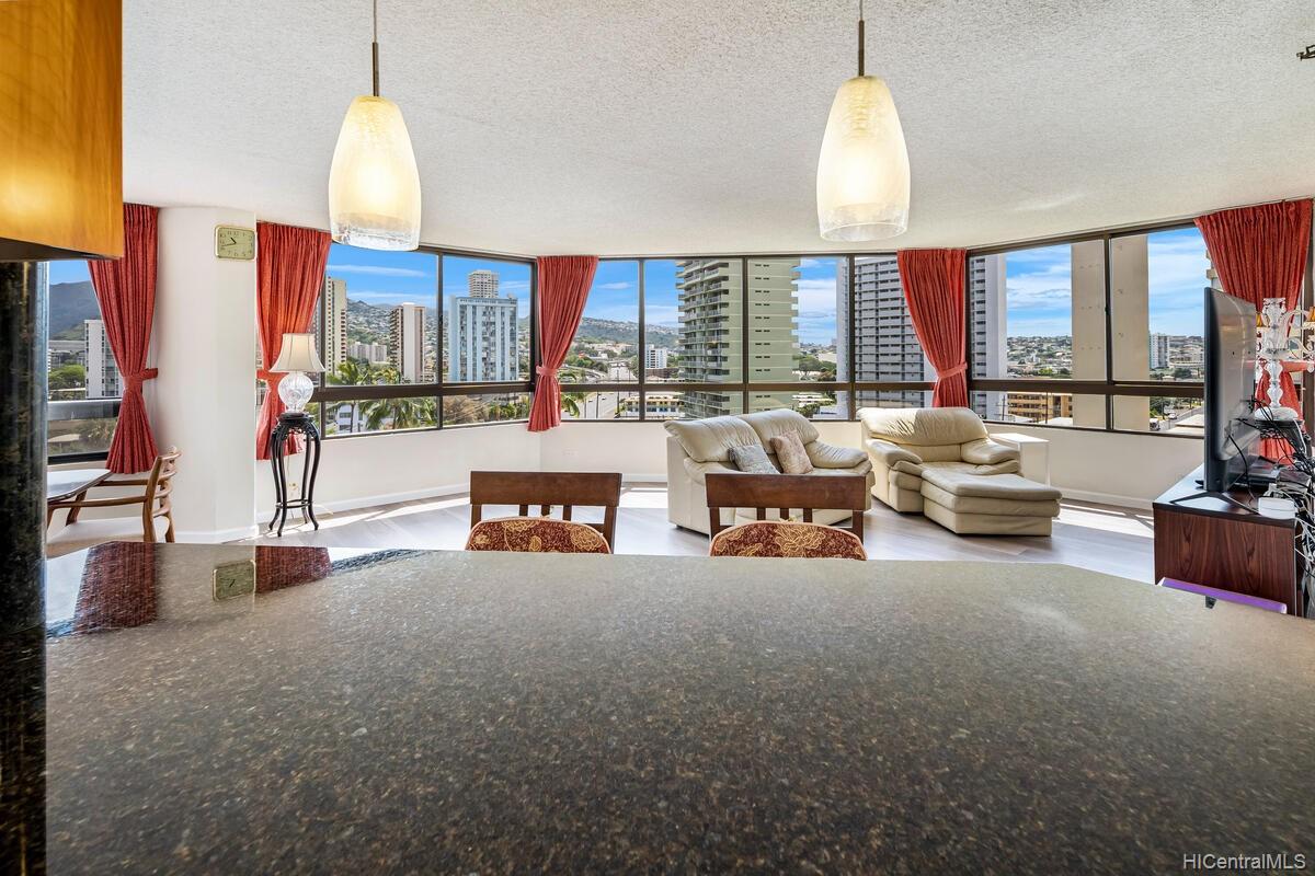 2499 Kapiolani Boulevard #901, Honolulu, HI 96826