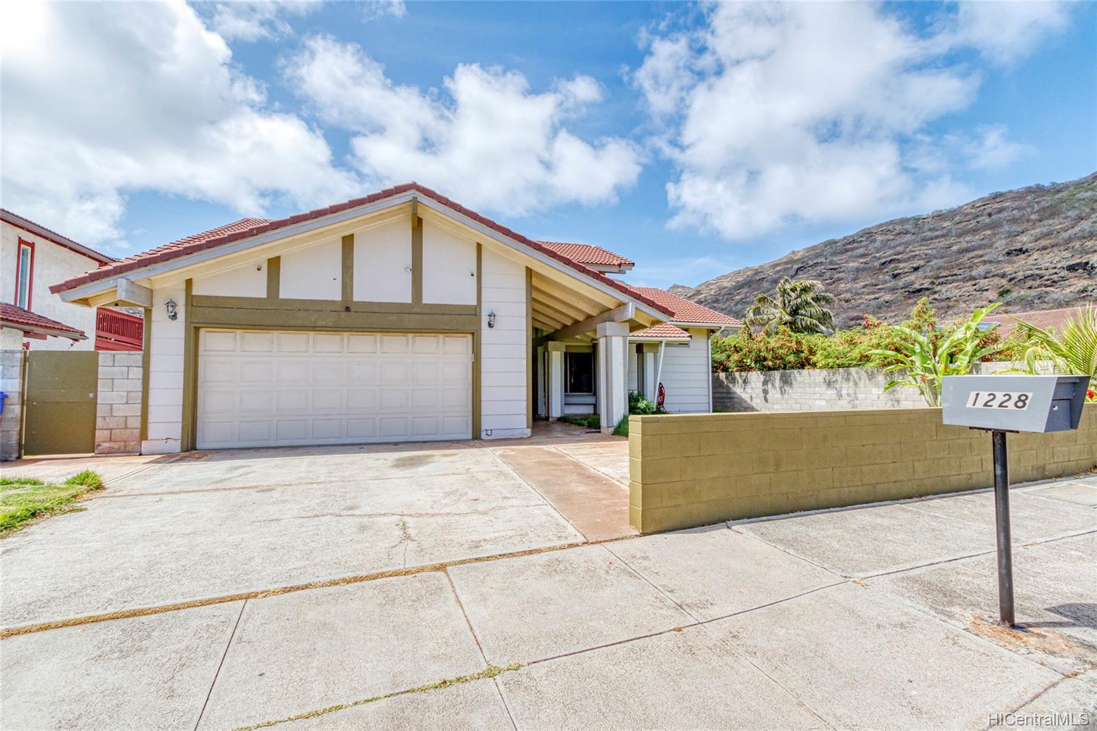 1228 Kahului Street Honolulu, HI 96825