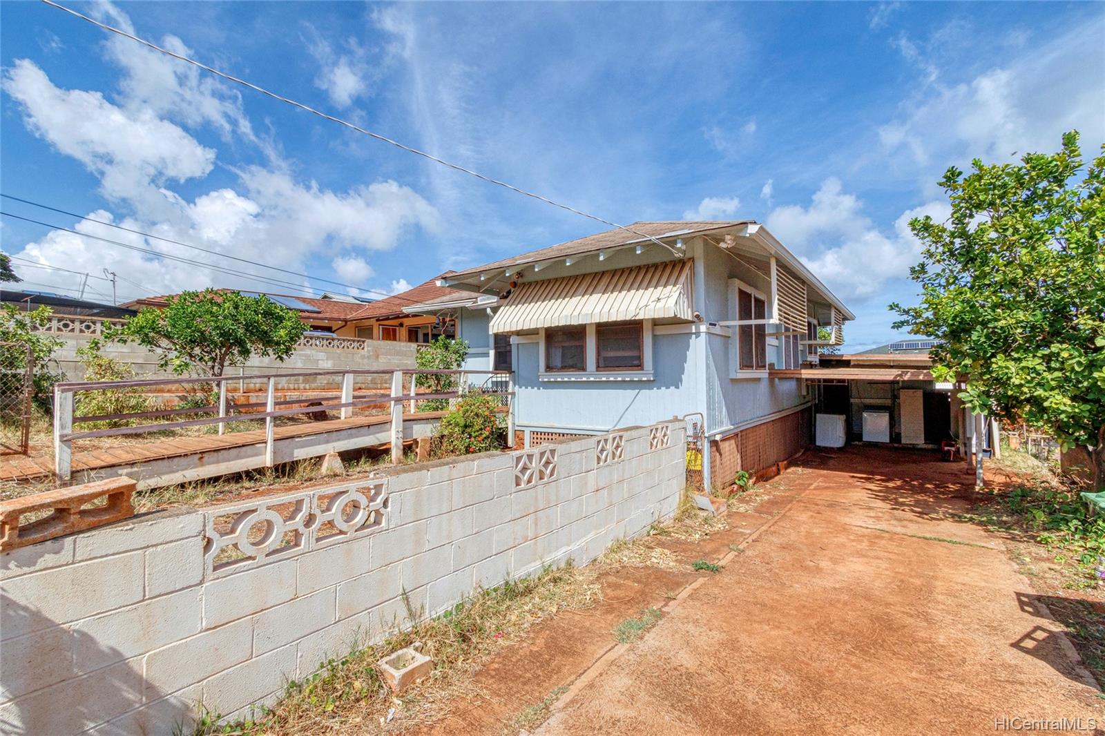 709 19th Avenue Honolulu, HI 96816