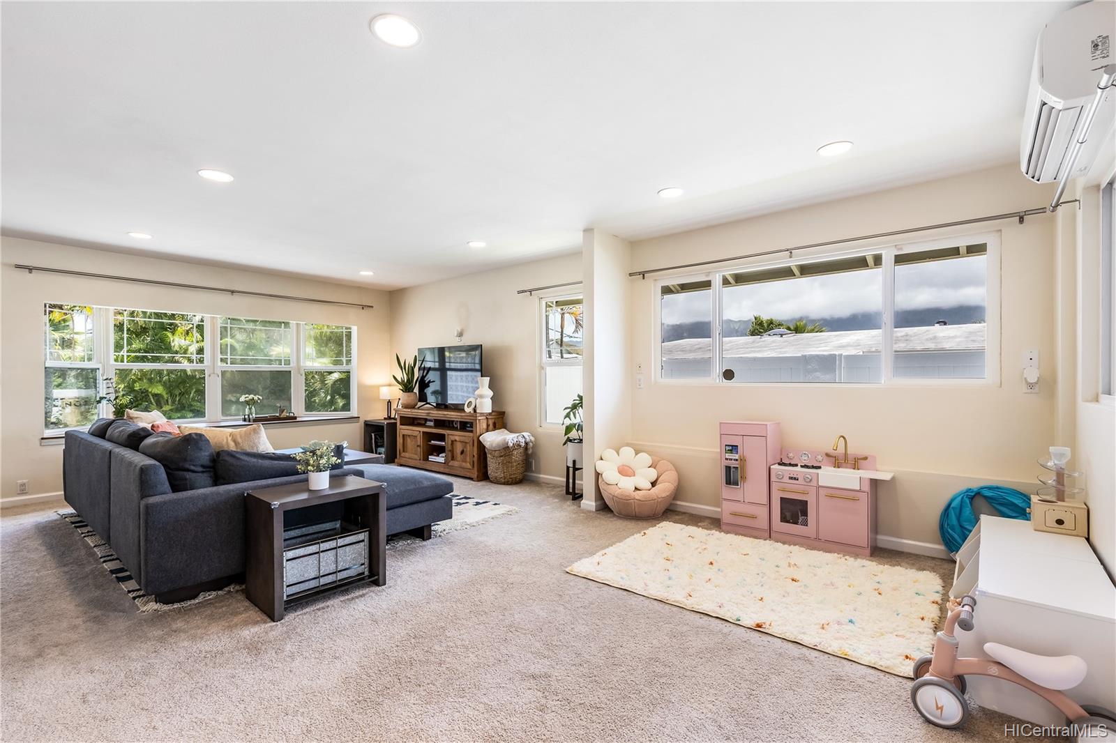 967 Apokula Place Kailua, HI 96734