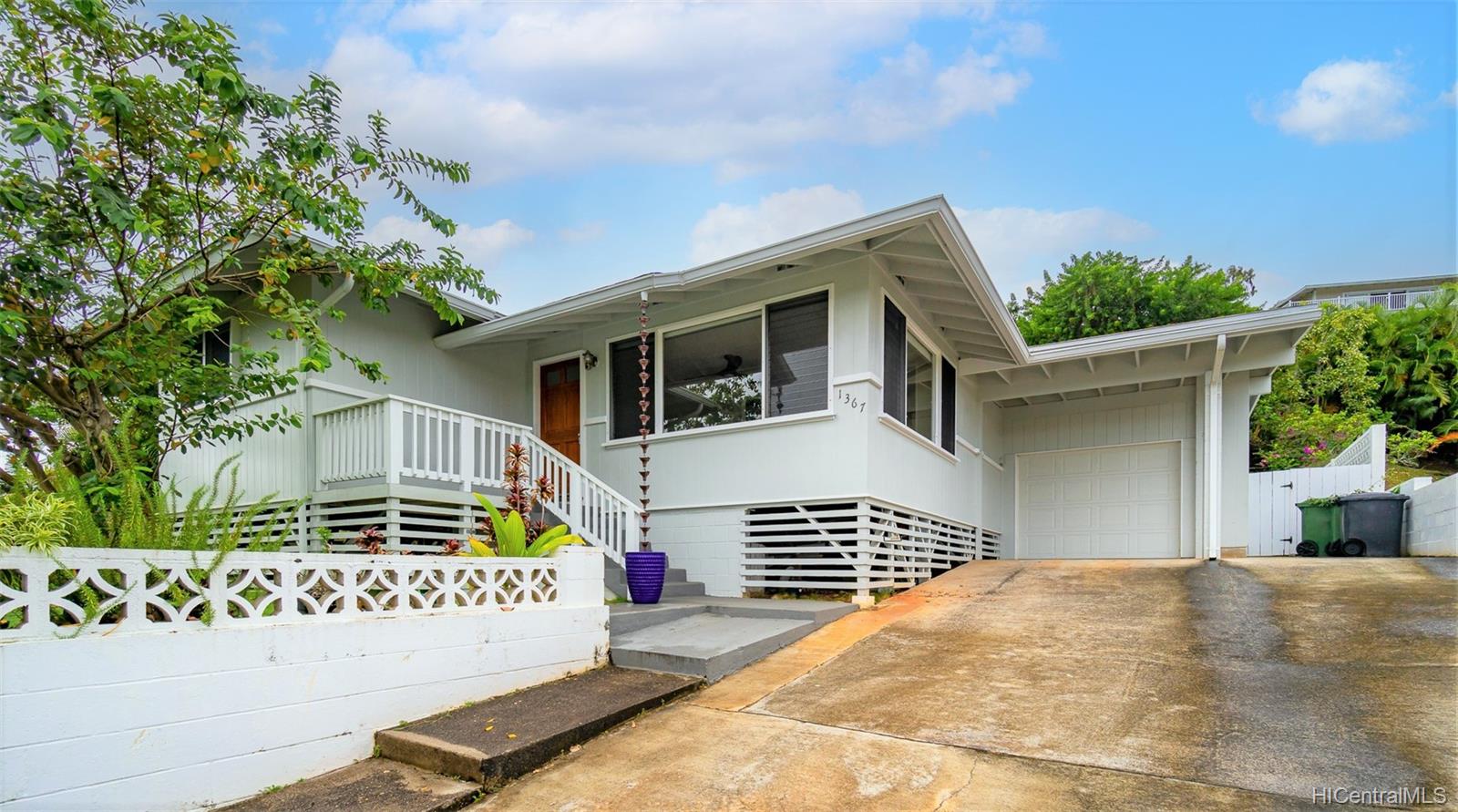 1367 Akalani Loop Kailua, HI 96734