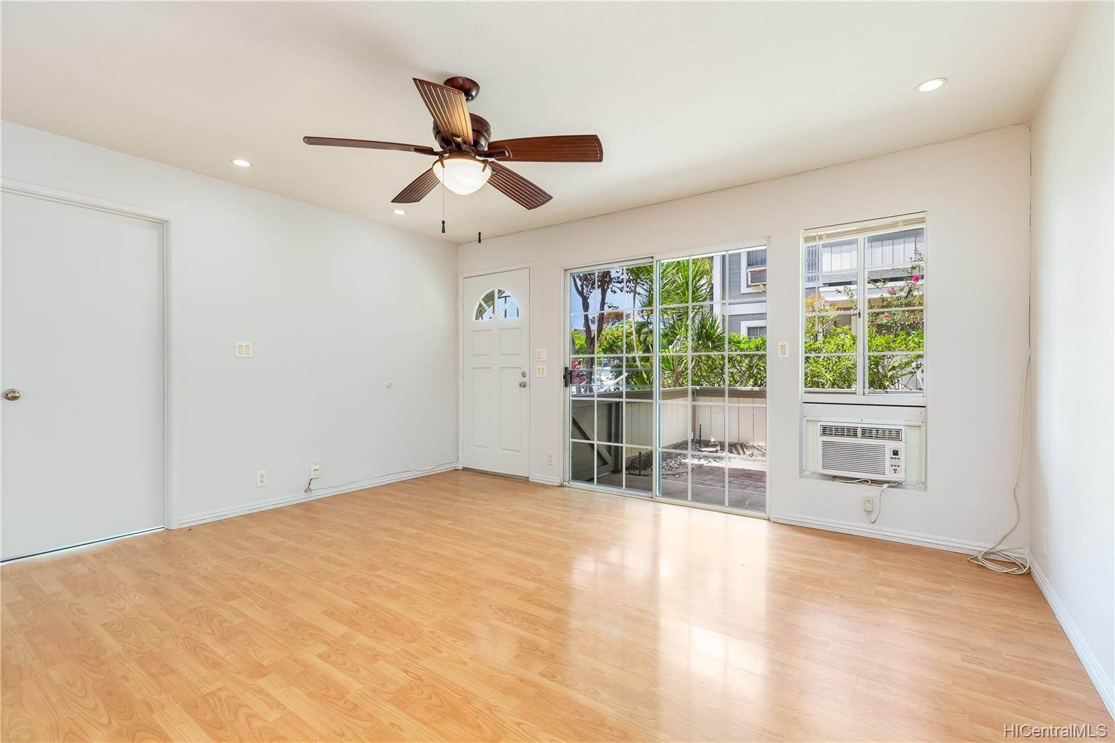 303 Mananai Place #46D, Honolulu, HI 96818