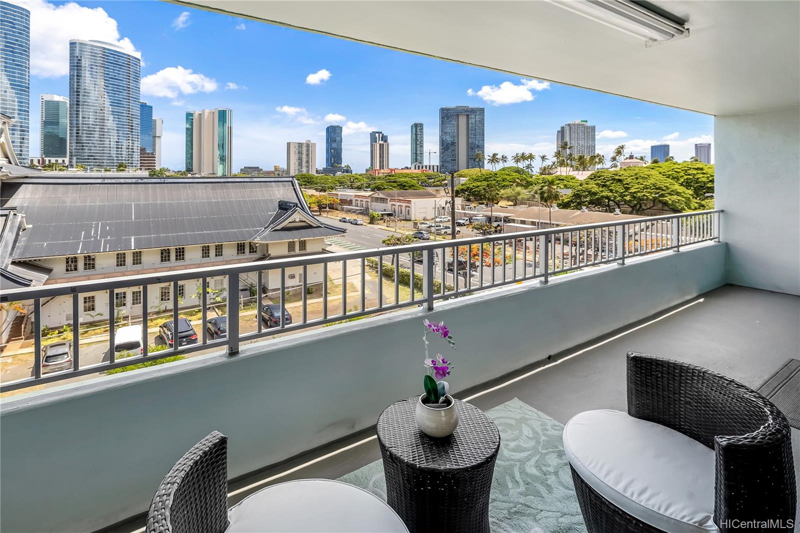 1122 Elm Street #503, Honolulu, HI 96814