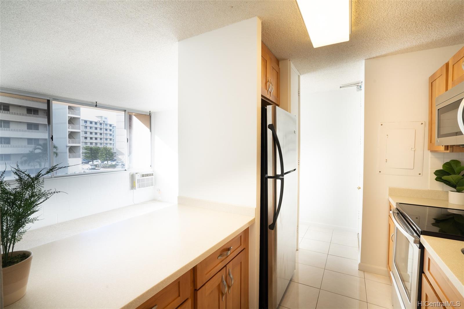 909 Ala Nanala Street #204, Honolulu, HI 96818