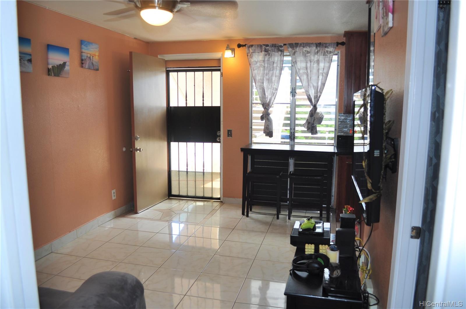 1325 School Street #D201, Honolulu, HI 96817