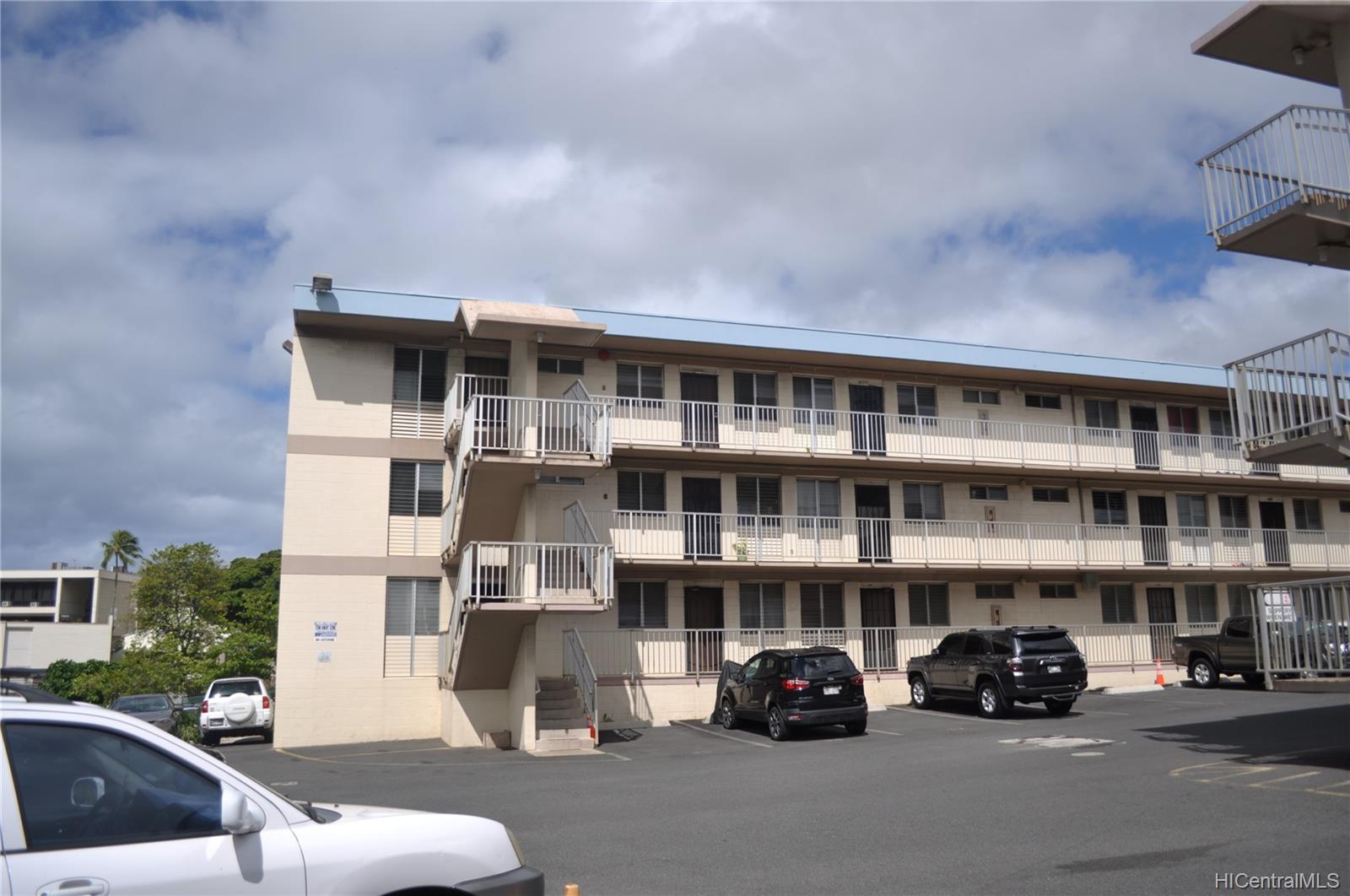 1325 School Street #D201, Honolulu, HI 96817