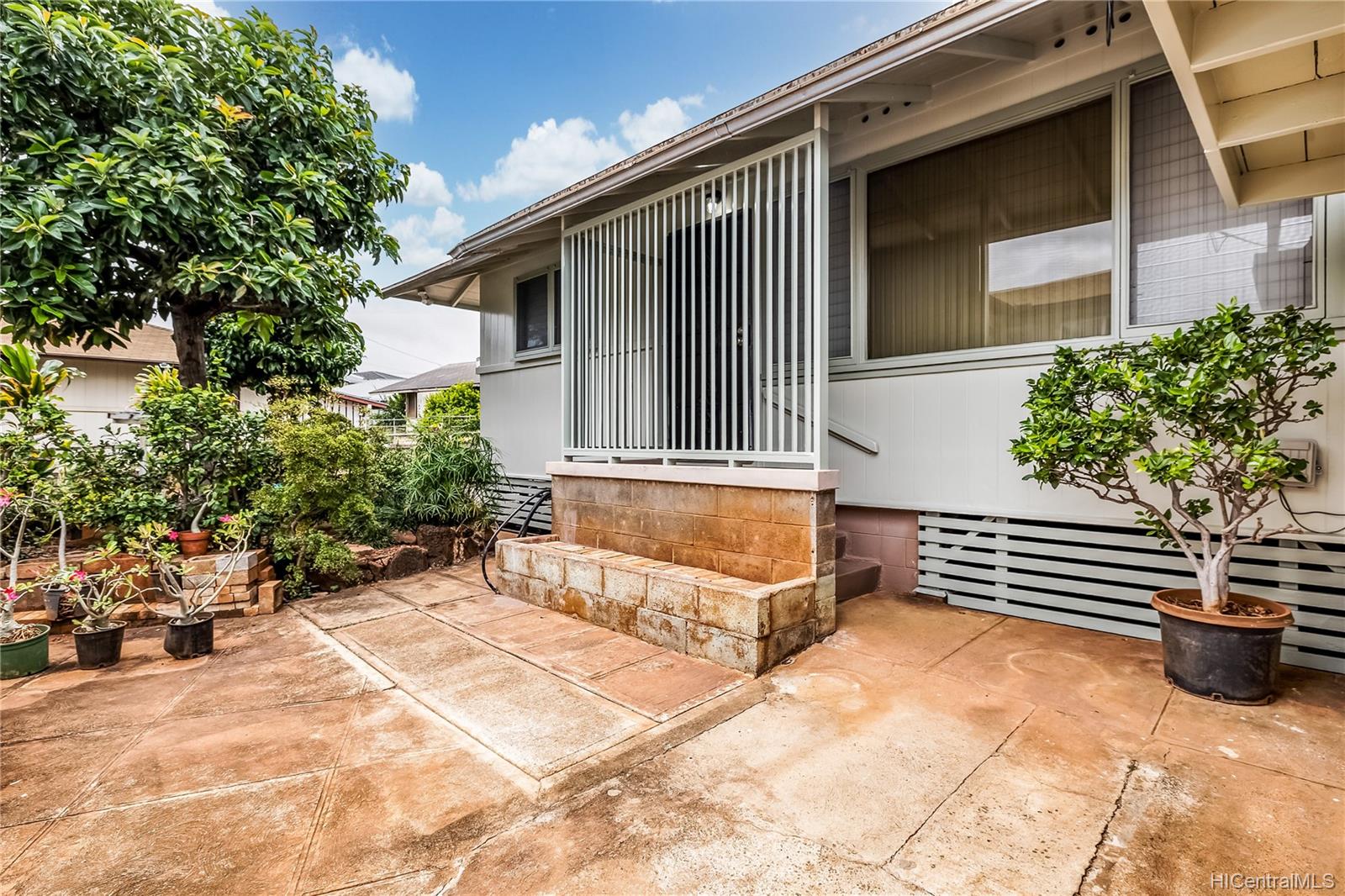 94-357 Niau Street Waipahu, HI 96797