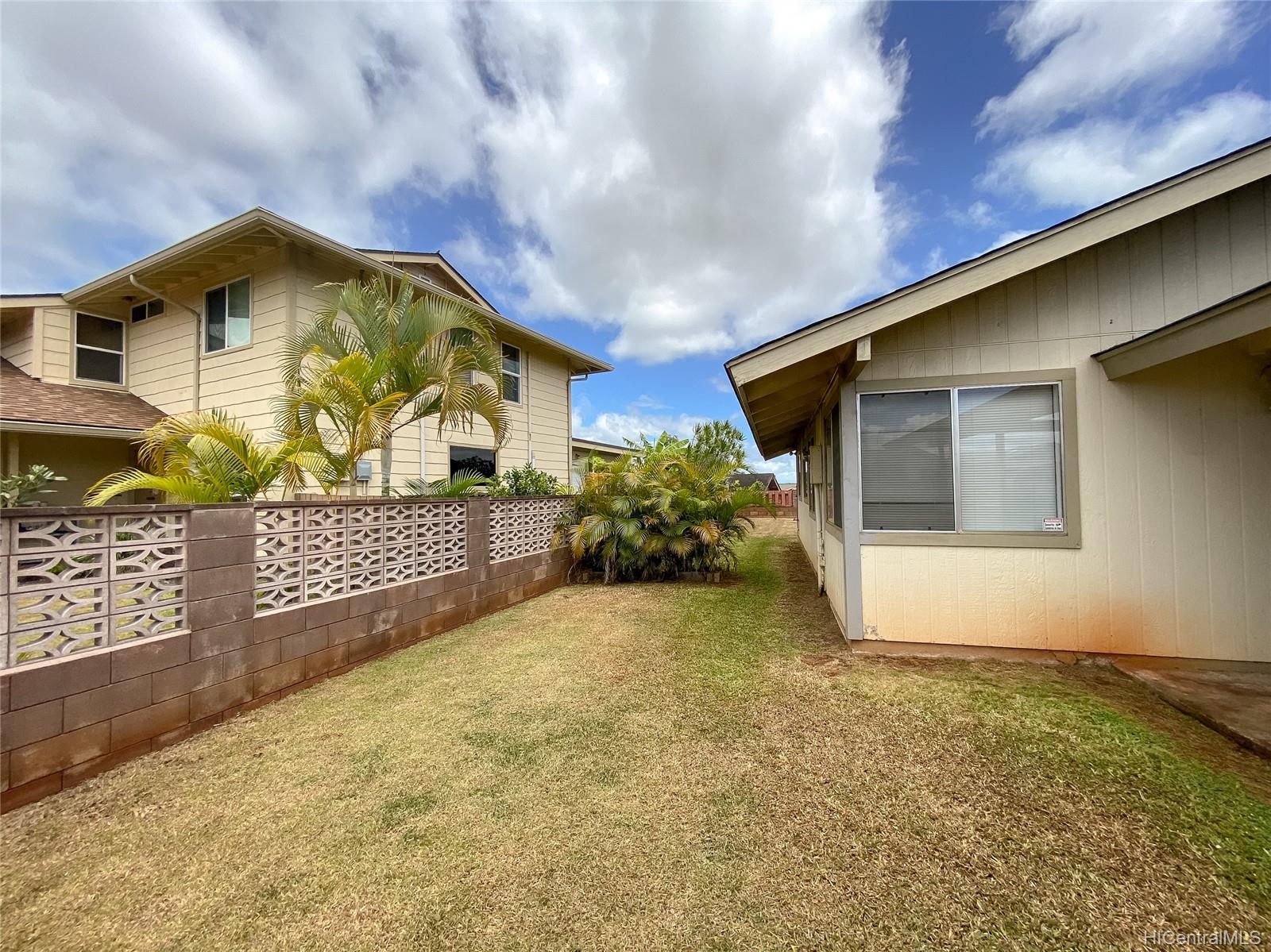 95-943 Makaunulau Street Mililani, HI 96789