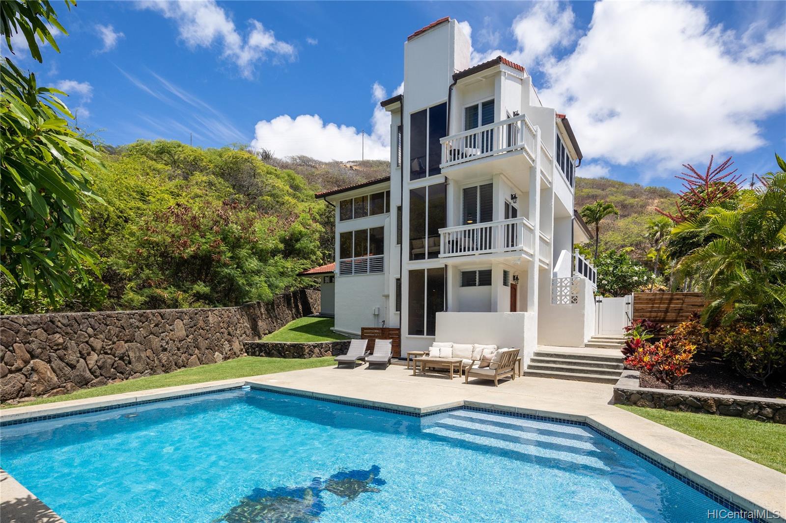 7421 Mokuhano Place Honolulu, HI 96825