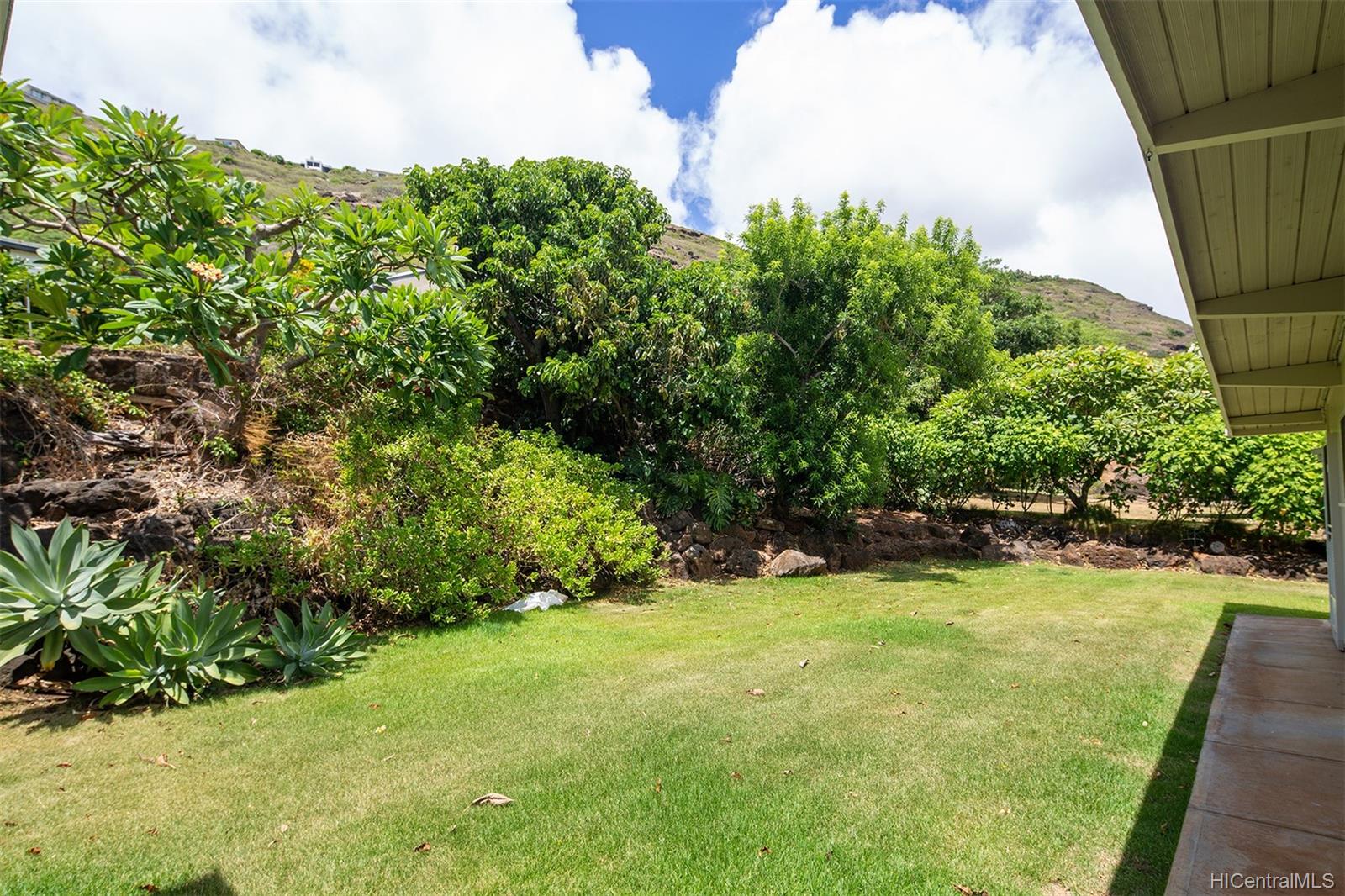 236 Hawaii Loa Street Honolulu, HI 96821