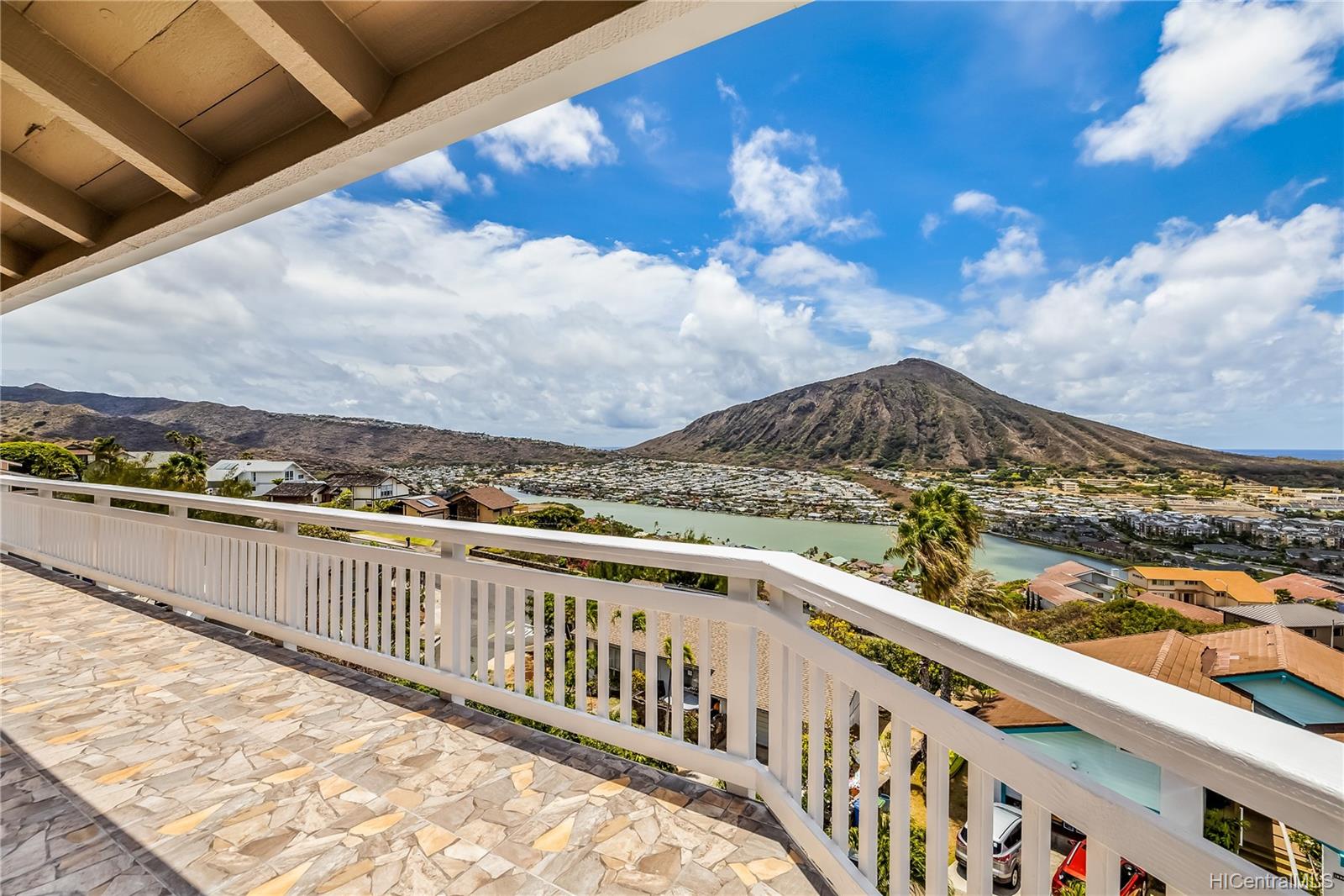 931 Kaipuhaa Place Honolulu, HI 96825