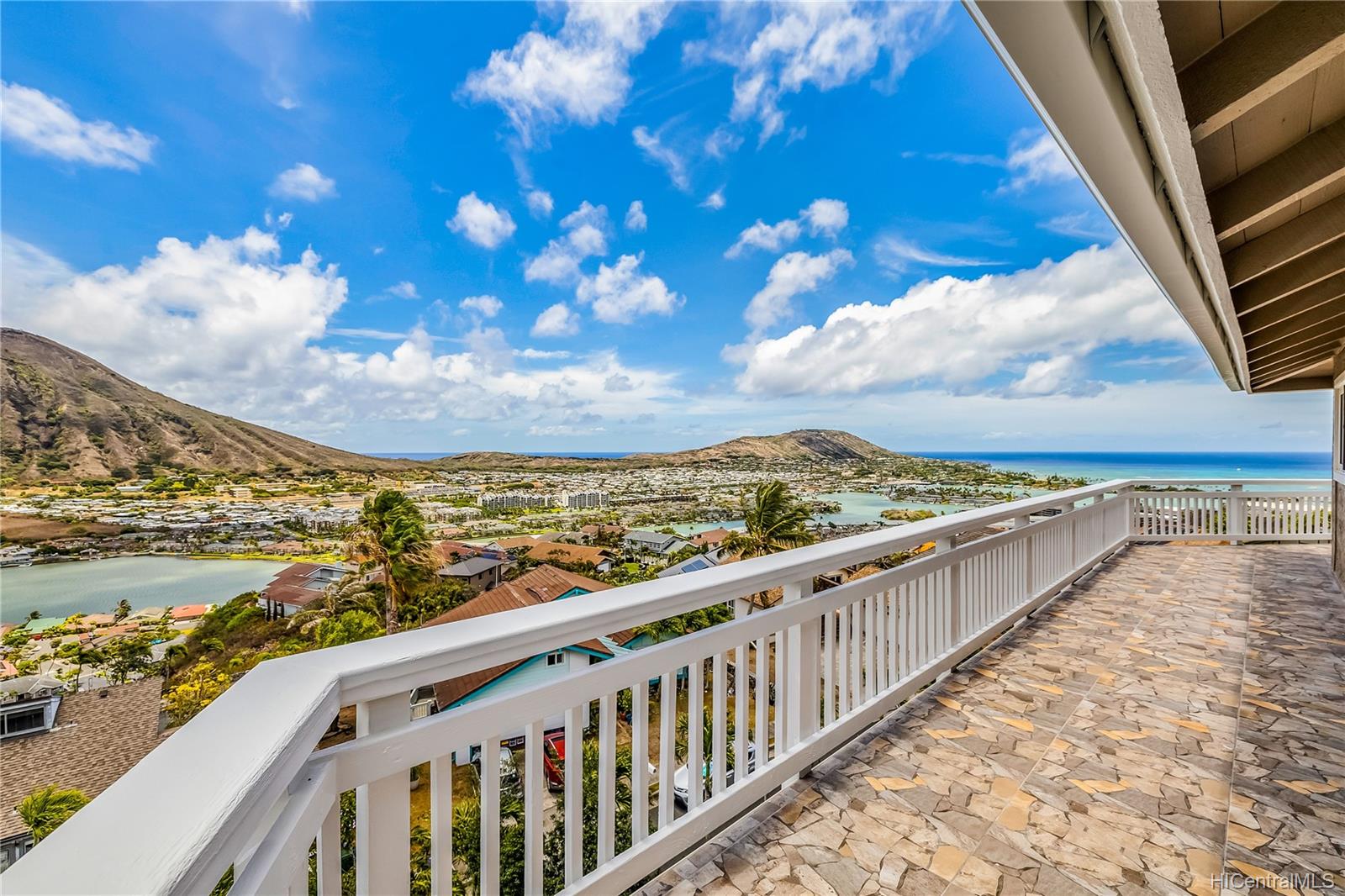 931 Kaipuhaa Place Honolulu, HI 96825