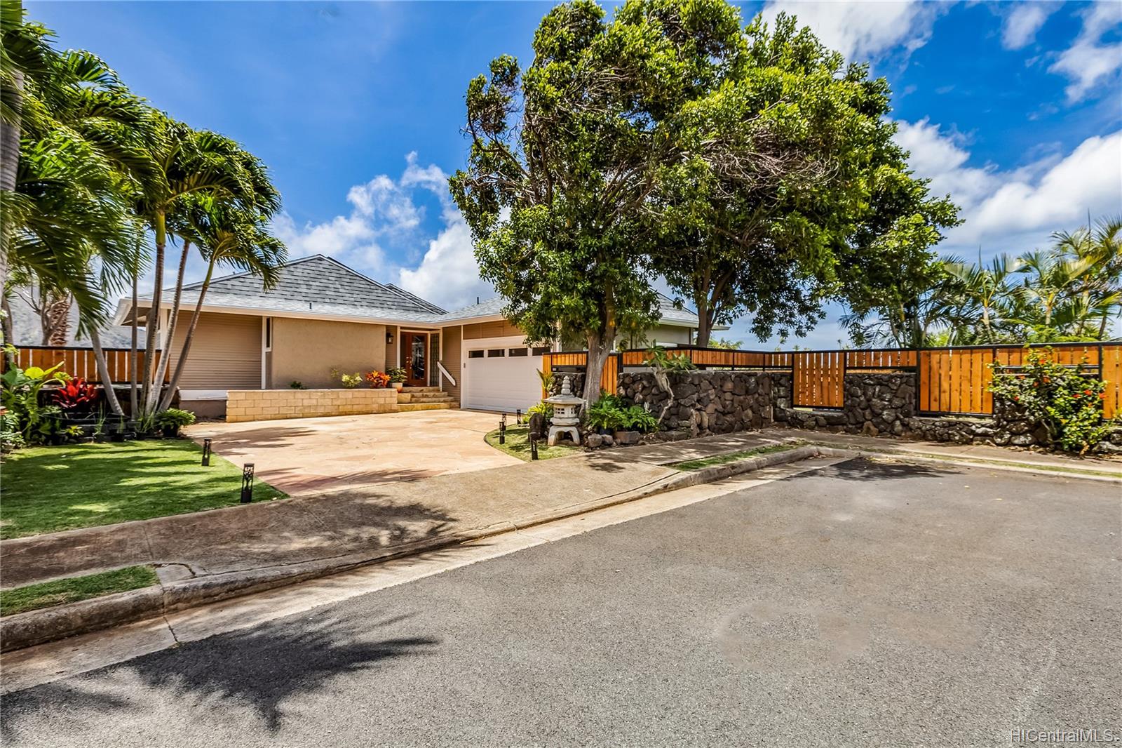 931 Kaipuhaa Place Honolulu, HI 96825