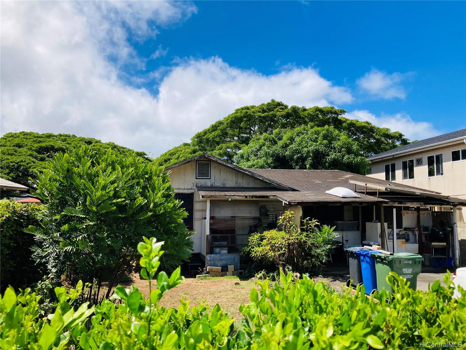 1208 Kapalama Avenue Honolulu, HI 96817