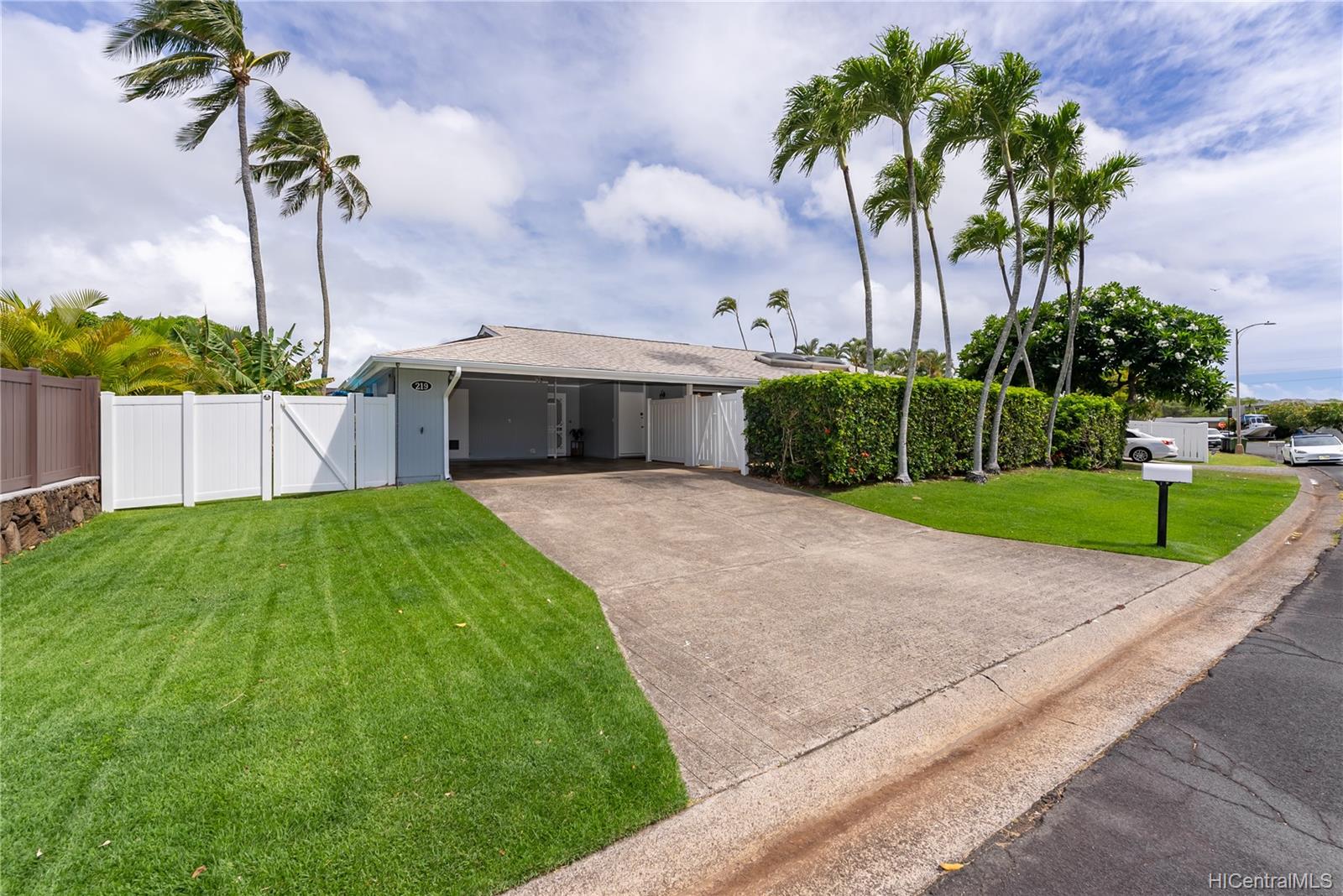 219 Ilihau Street Kailua, HI 96734