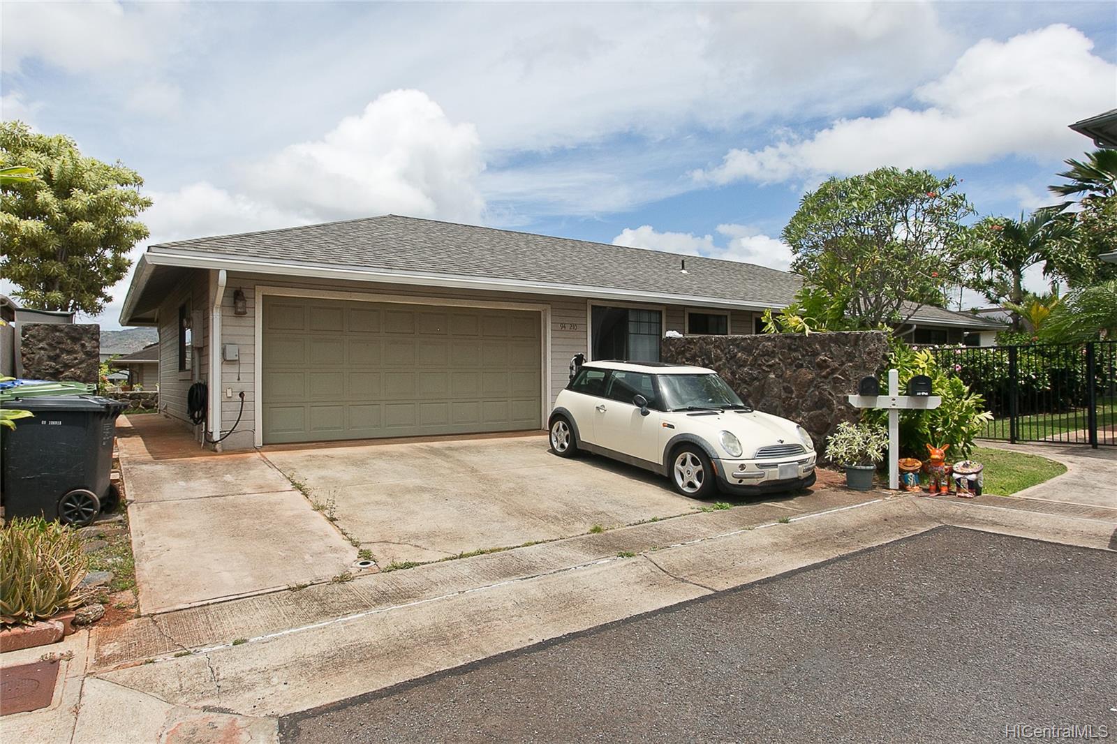 94-210 Lelehua Place Waipahu, HI 96797