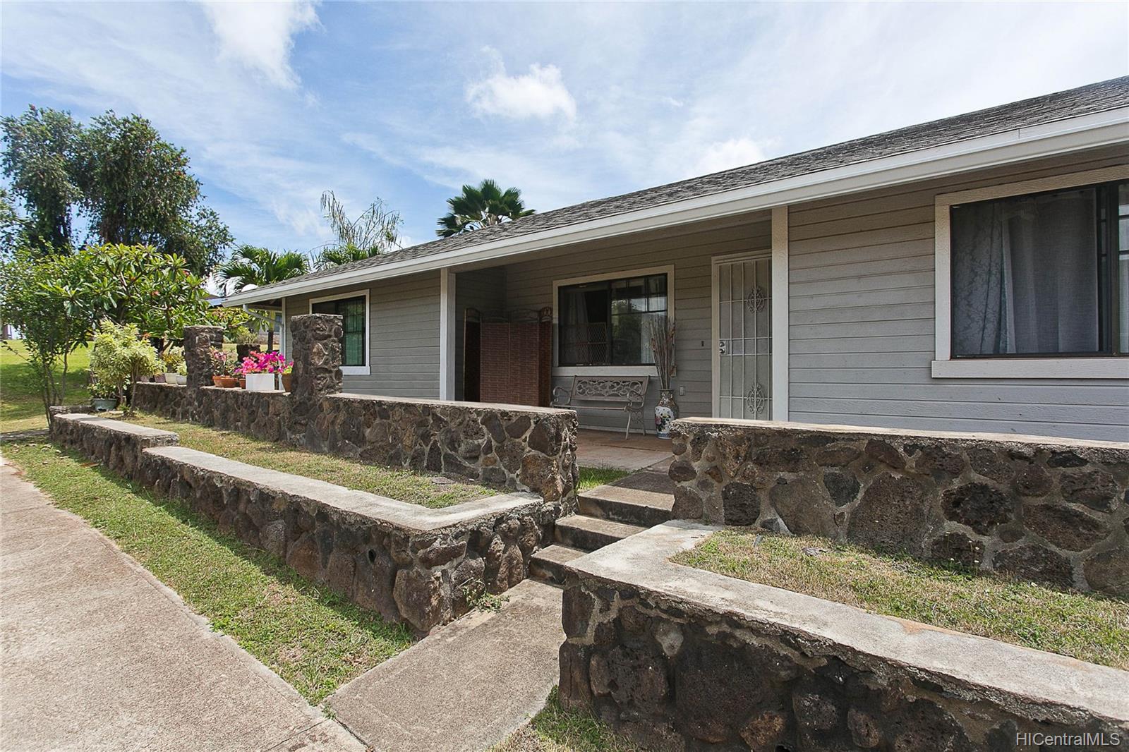 94-210 Lelehua Place Waipahu, HI 96797