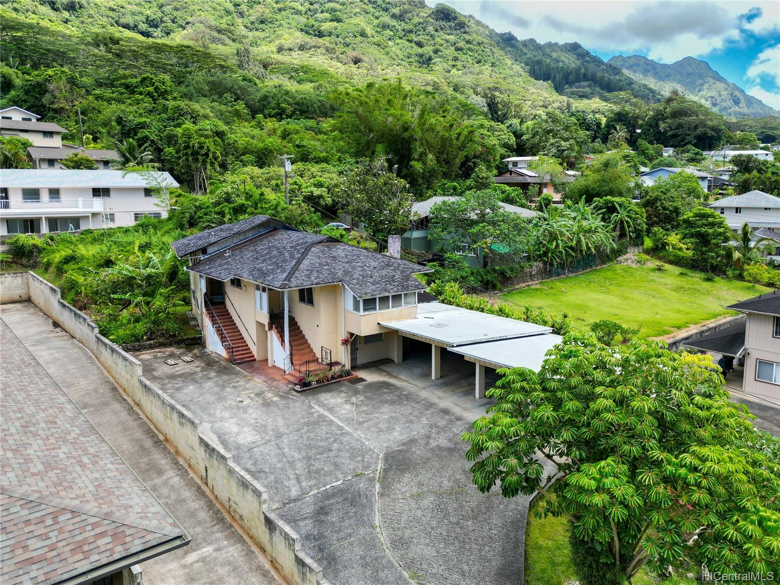 3384 Kalihi Street Honolulu, HI 96819