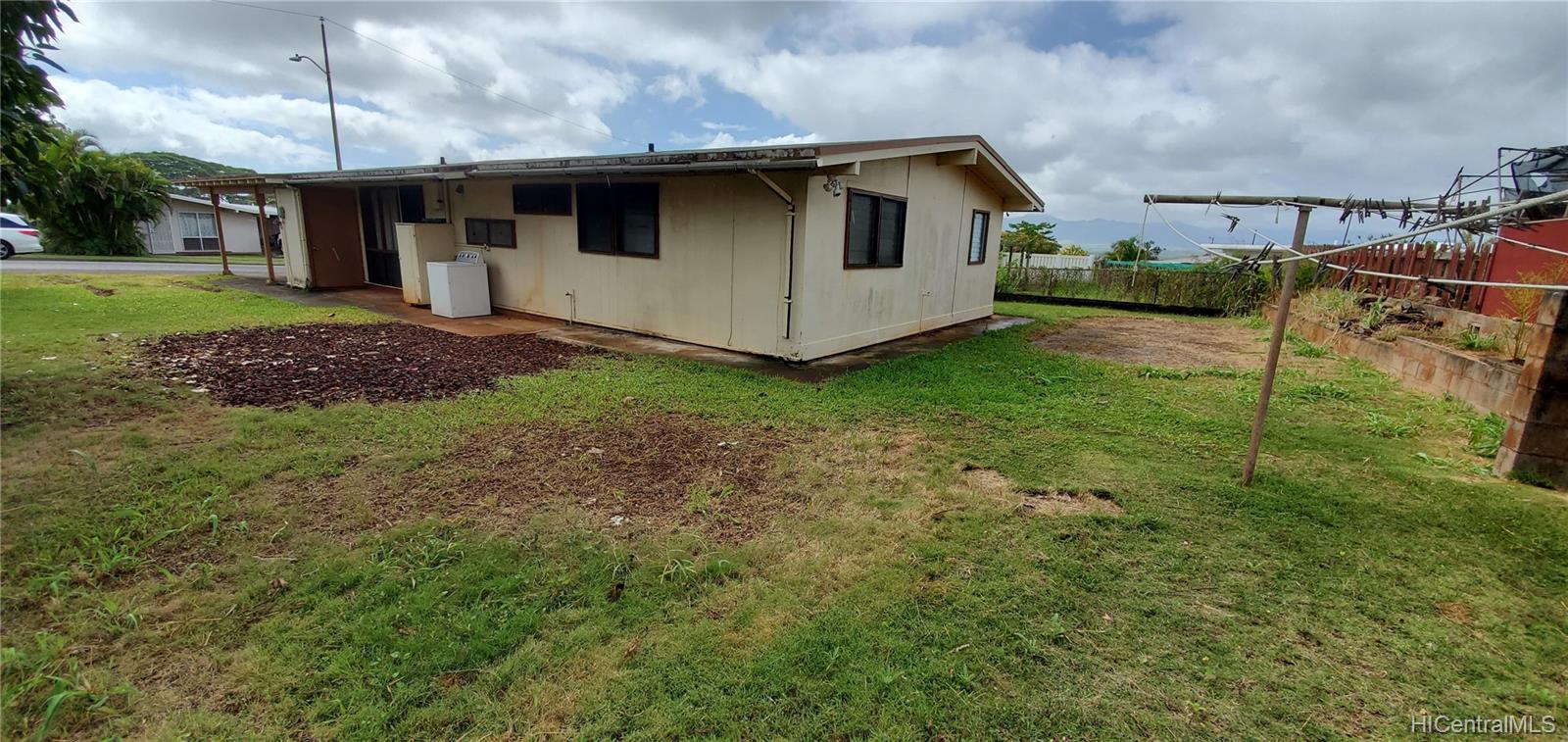 2376 Akalakala Street Pearl City, HI 96782