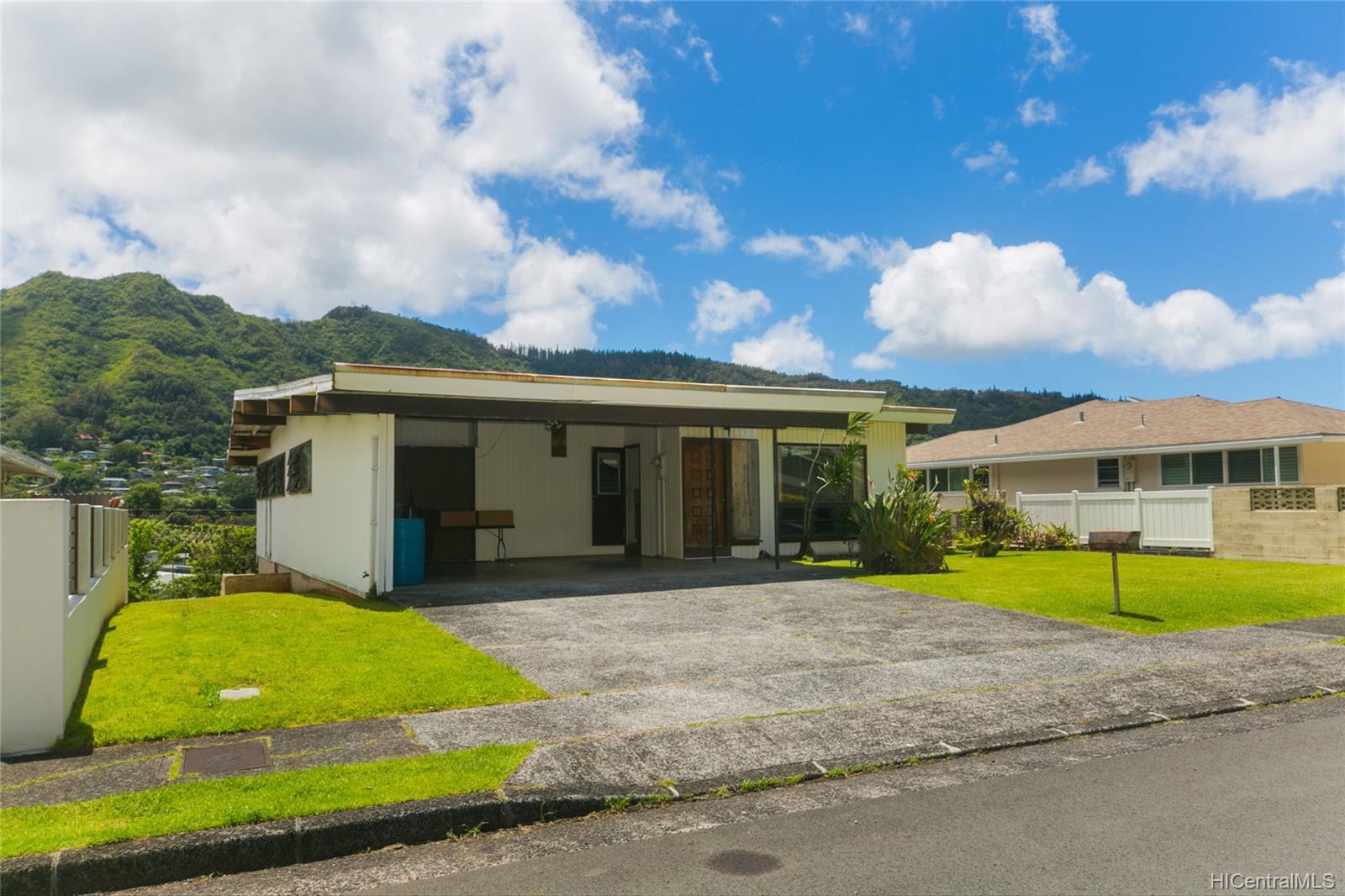 3359 Loulu Street Honolulu, HI 96822