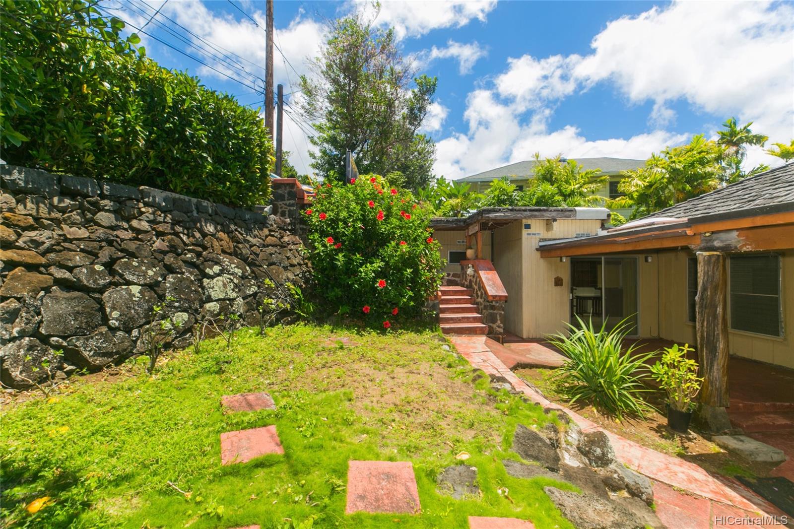 2657 Hillside Avenue Honolulu, HI 96822