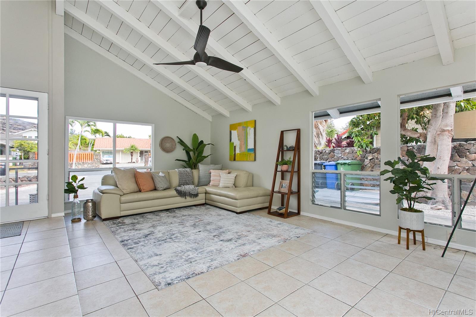 6847 Niumalu Loop Honolulu, HI 96825