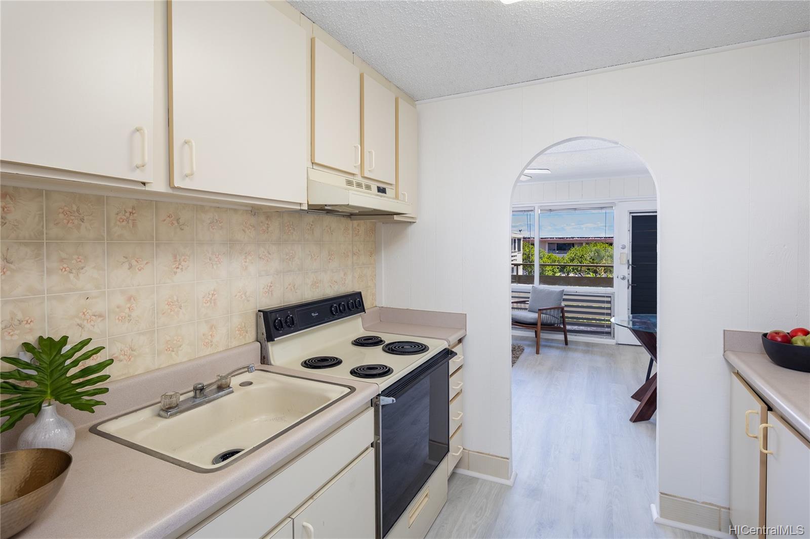 1735 Dole Street #309, Honolulu, HI 96822