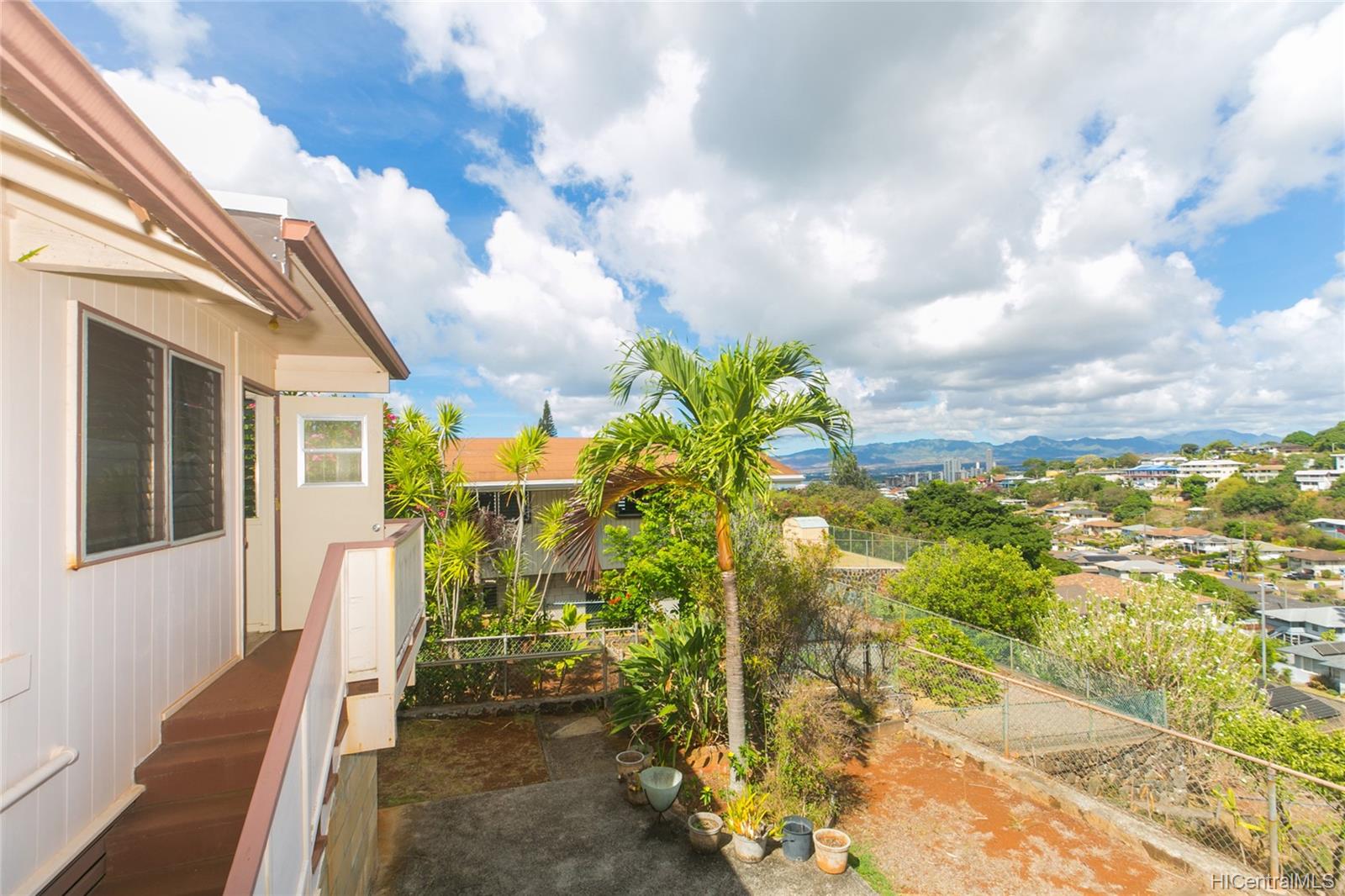 99-714 Kealaluina Drive Aiea, HI 96701