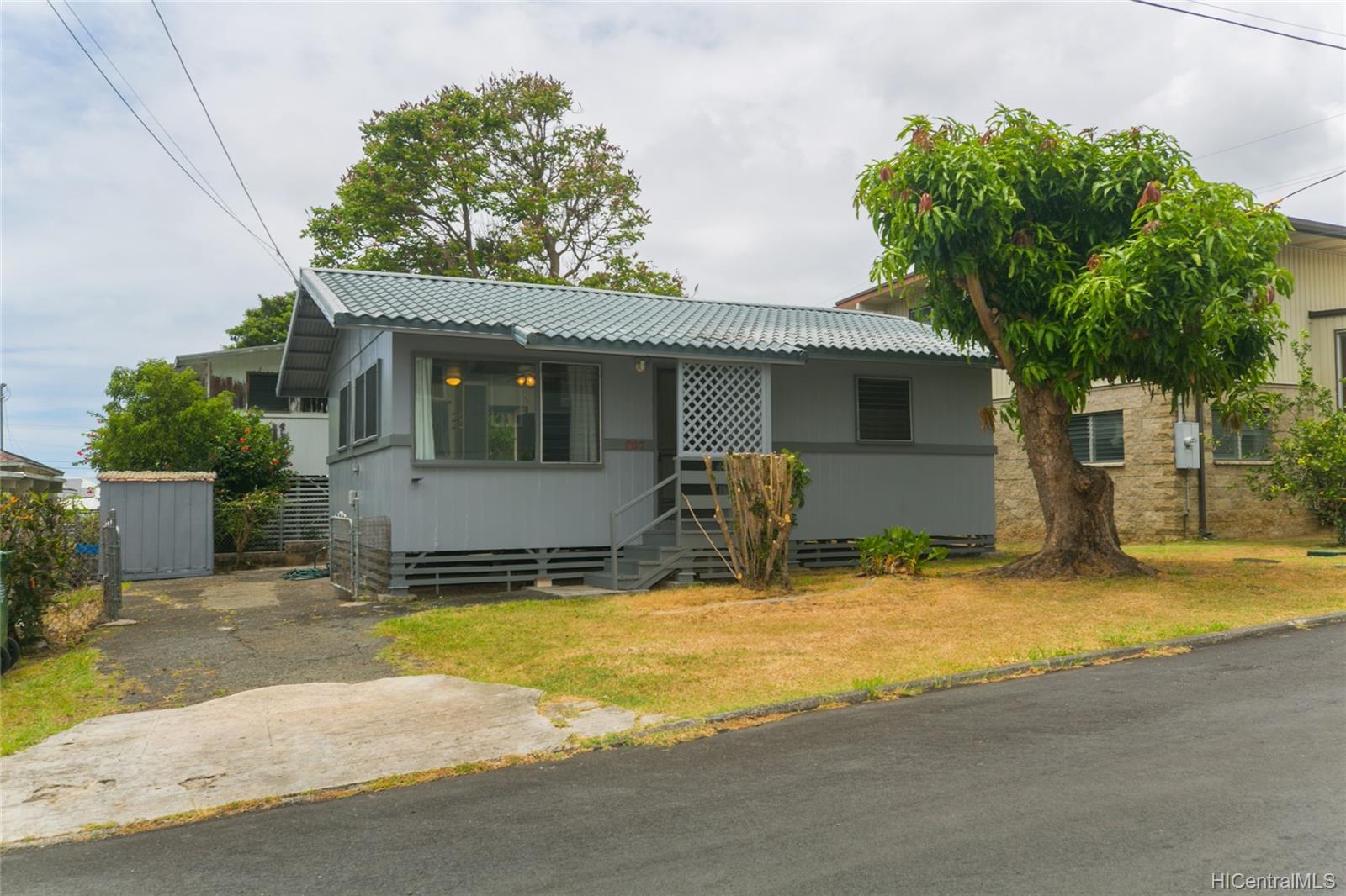 207 Naone Street Honolulu, HI 96813