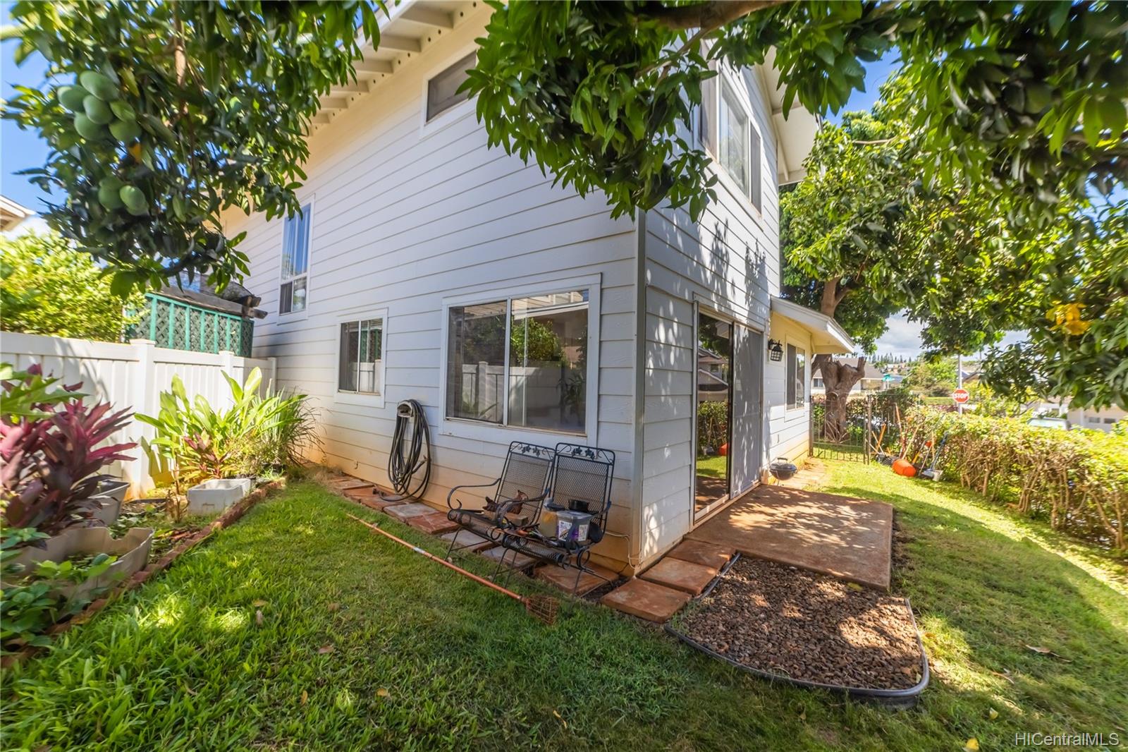 94-689 Lumiaina Street Waipahu, HI 96797