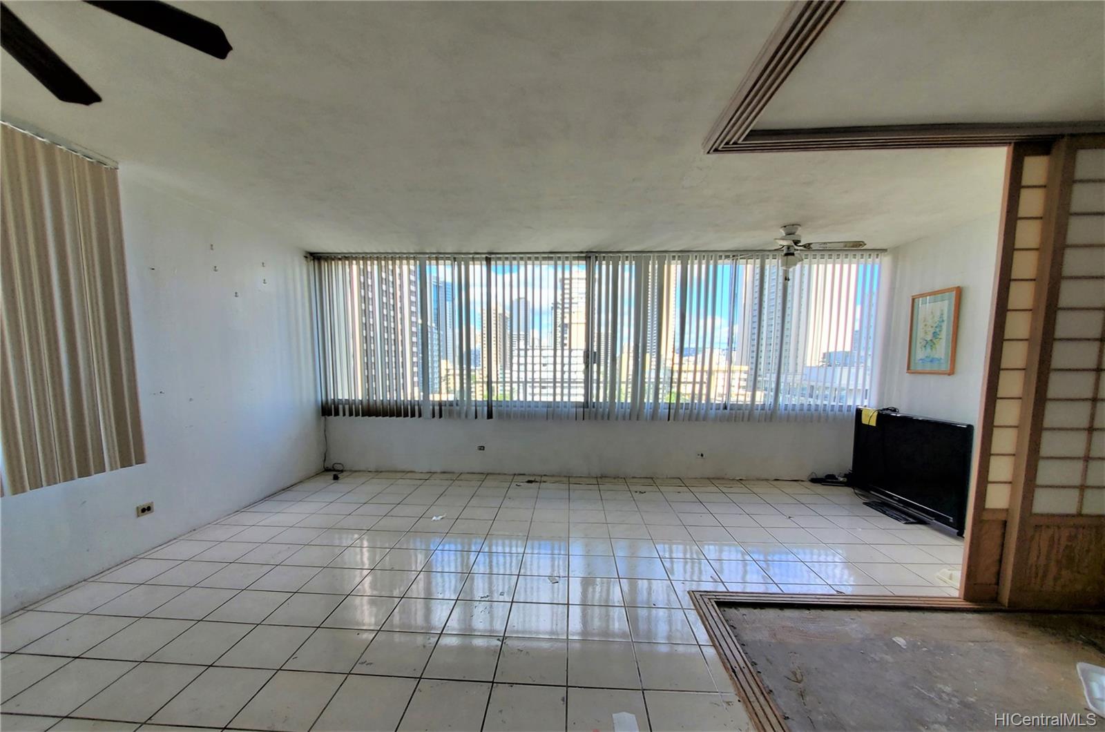 435 Seaside Avenue #1102, Honolulu, HI 96815