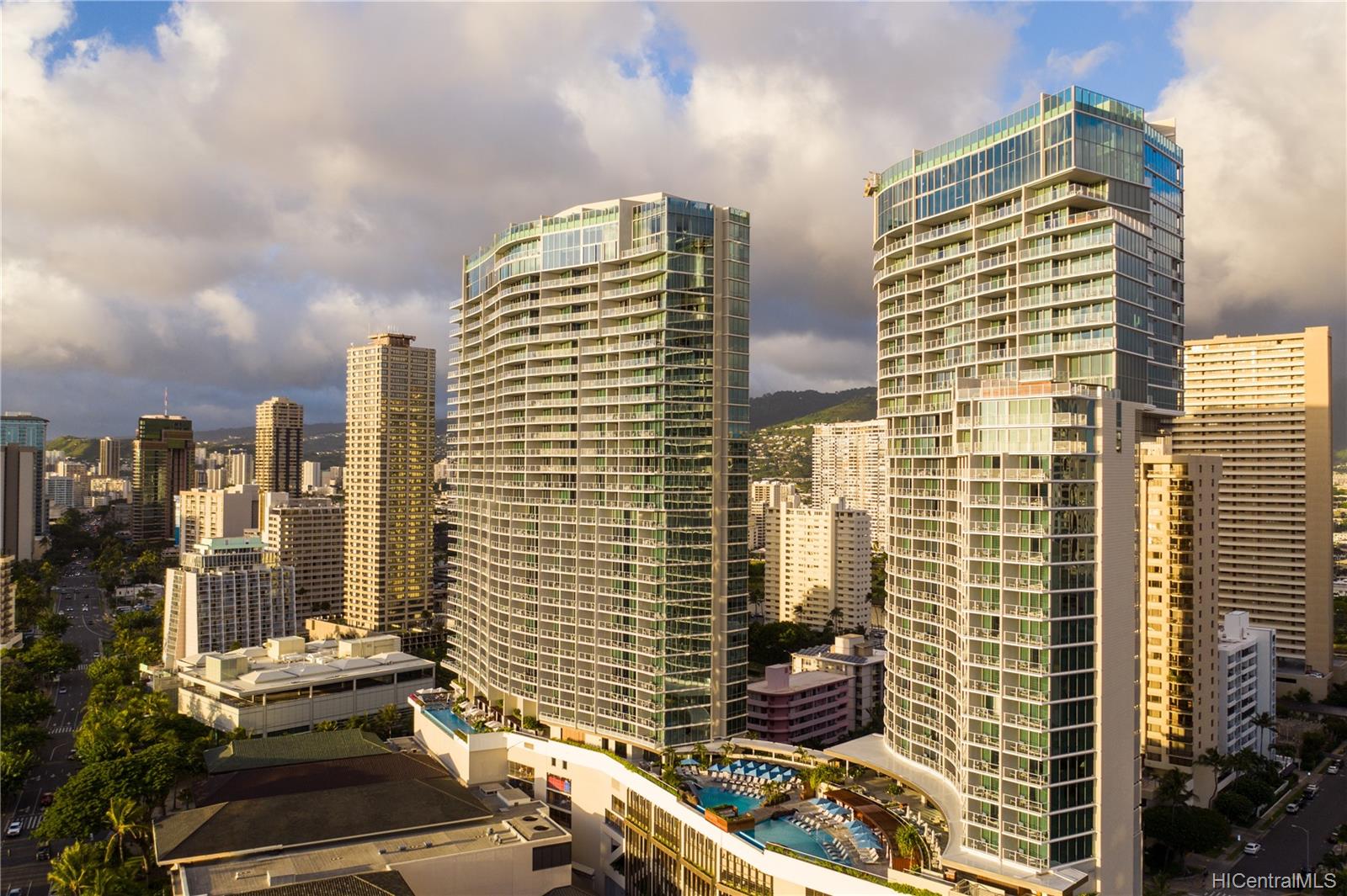 The Ritz-Carlton Residences - 383 Kalaimoku 383 Kalaimoku Street #E1812, Honolulu, HI 96815