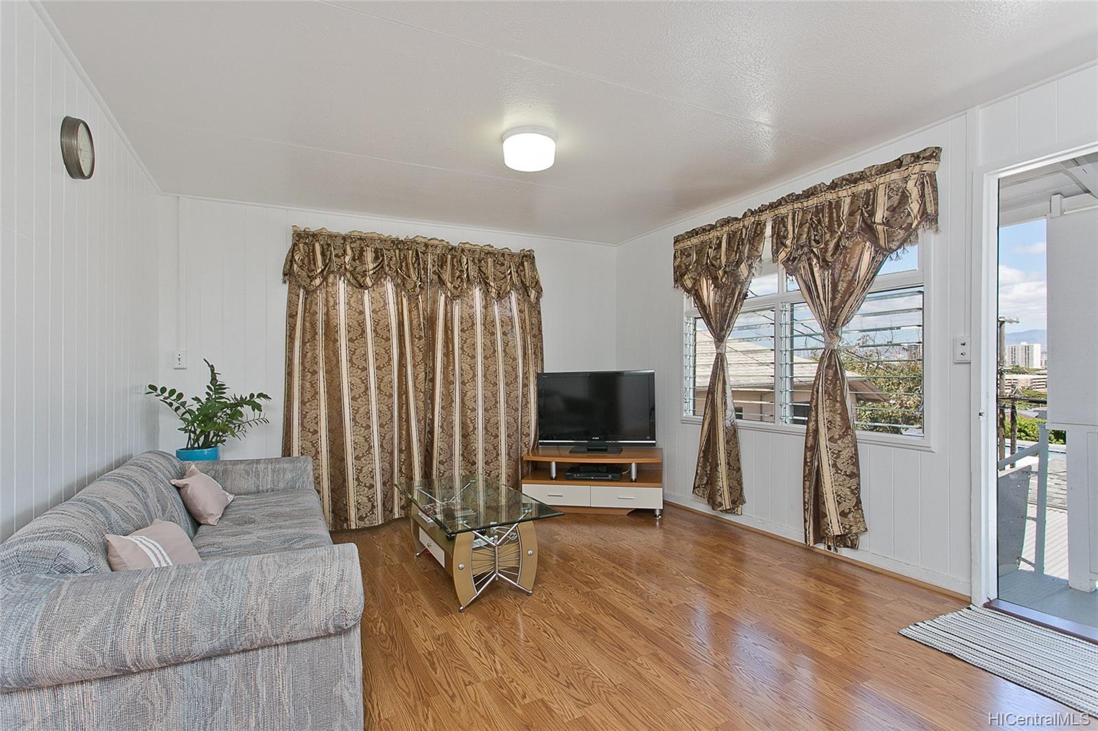 1781 Puowaina Drive Honolulu, HI 96813