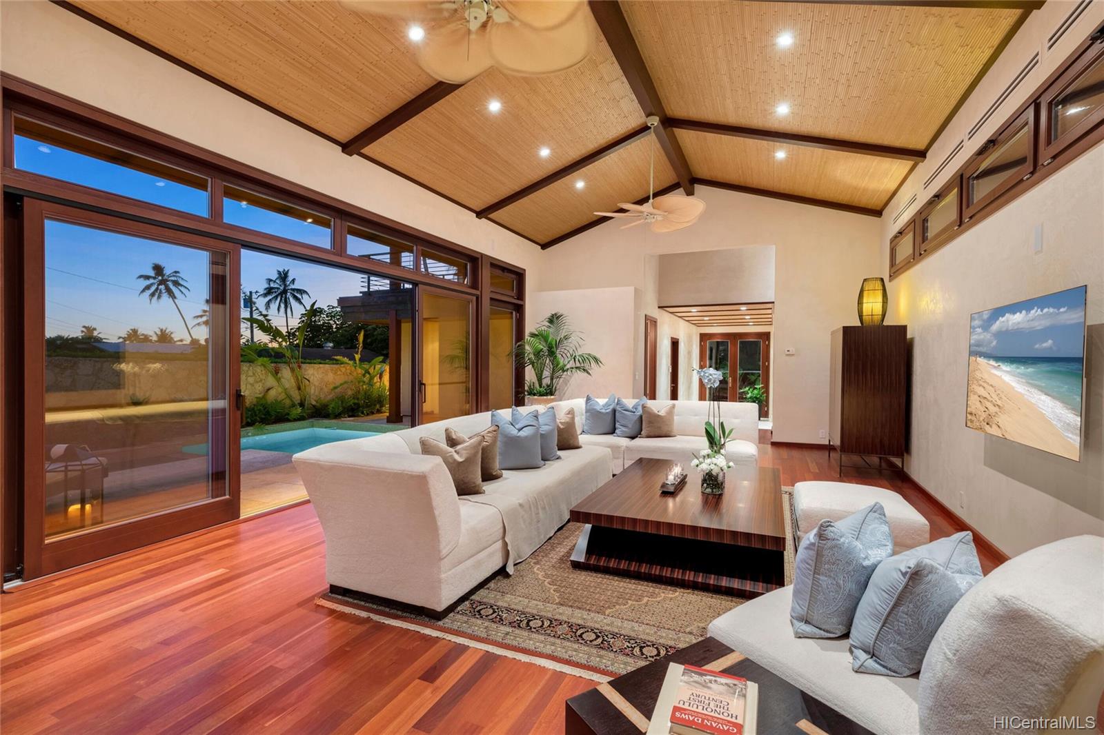241 Kulamanu Place Honolulu, HI 96816