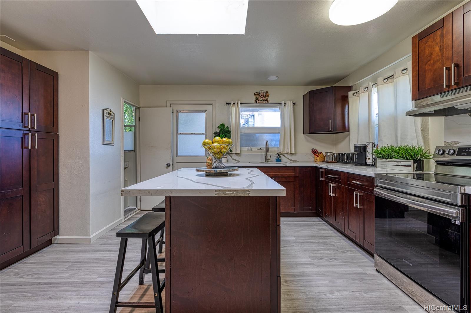 99-821 Halawa Hts Road Aiea, HI 96701