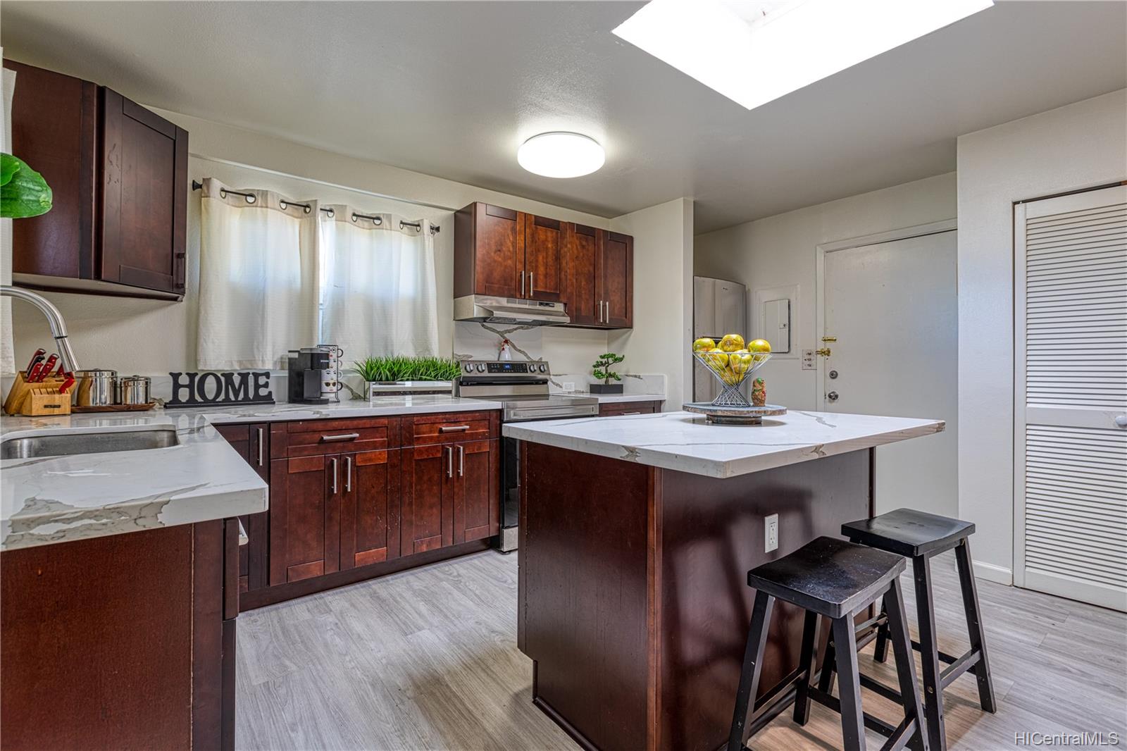 99-821 Halawa Hts Road Aiea, HI 96701