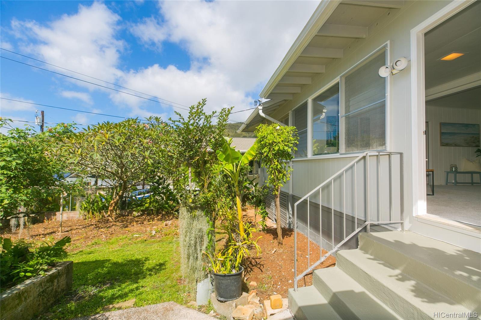 1702 Mahani Loop Honolulu, HI 96819