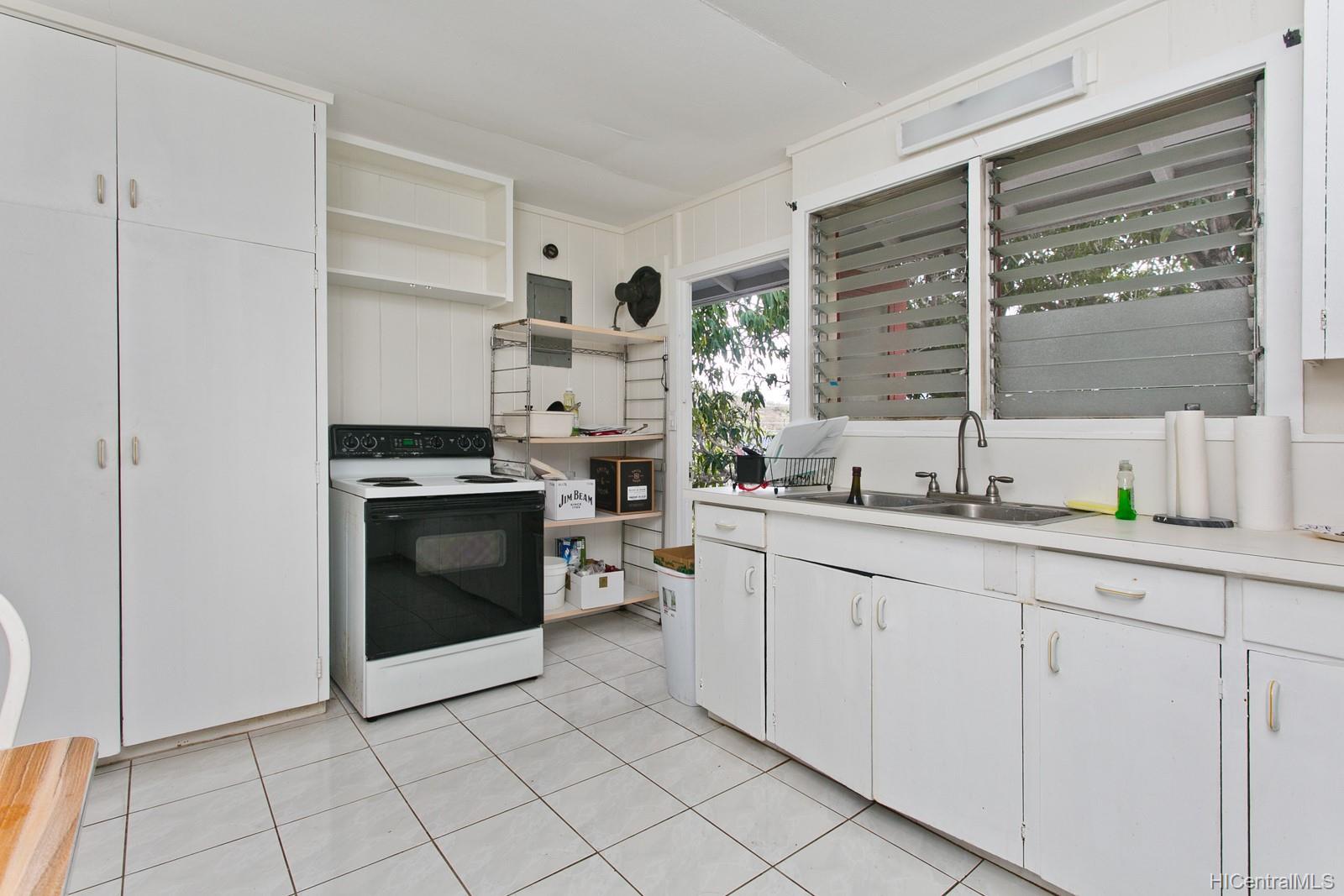 4471 Wahinekoa Place Honolulu, HI 96821