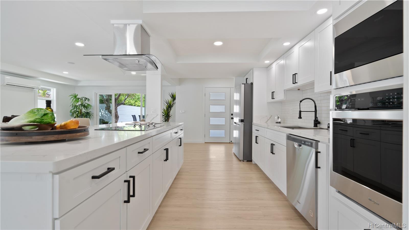 635 Kumukahi Place Honolulu, HI 96825