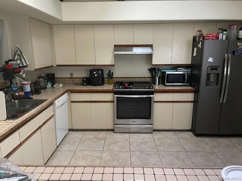 2662 Namauu Drive Honolulu, HI 96817