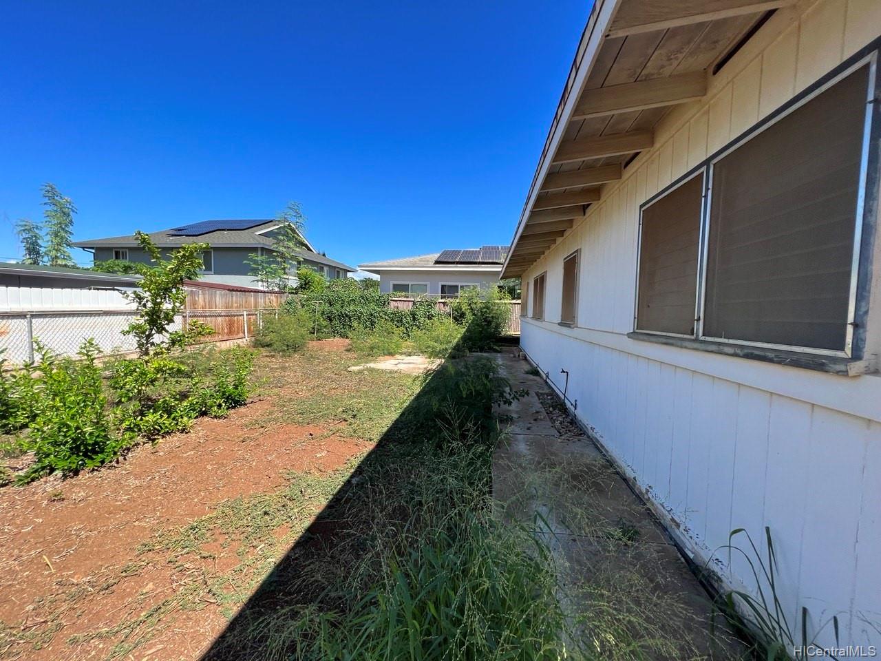 94-404 Apowale Street Waipahu, HI 96797