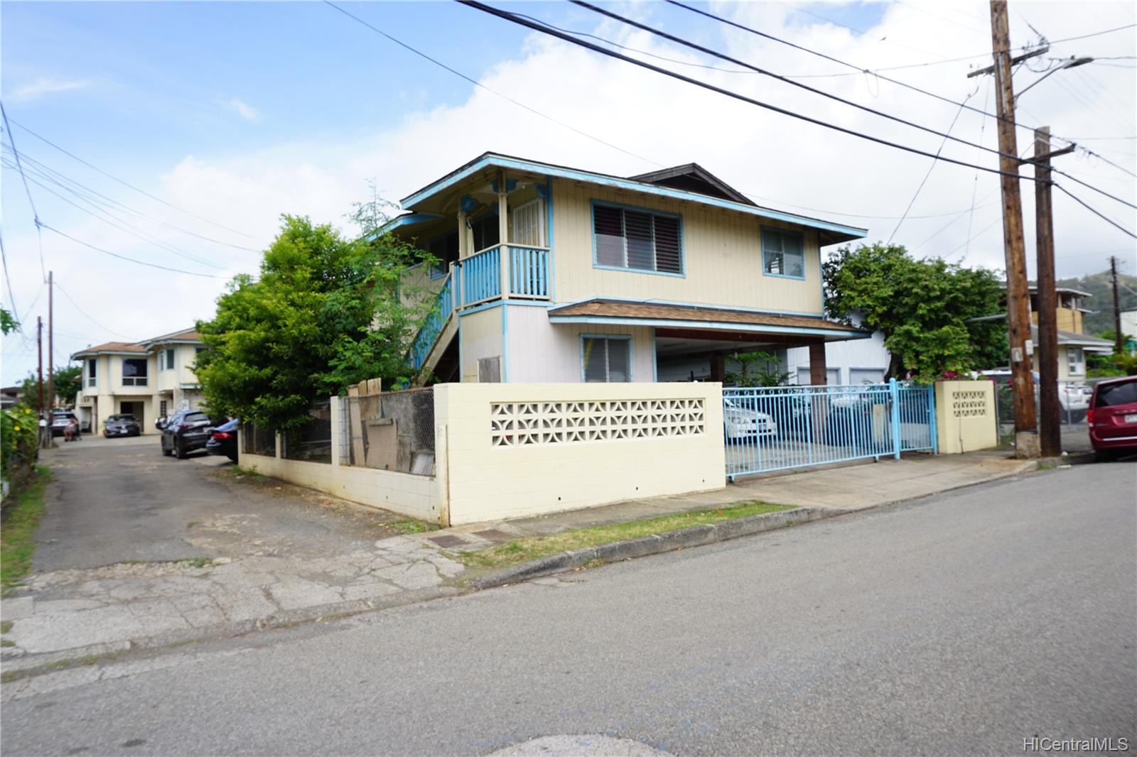 1530 Ahonui Street Honolulu, HI 96819